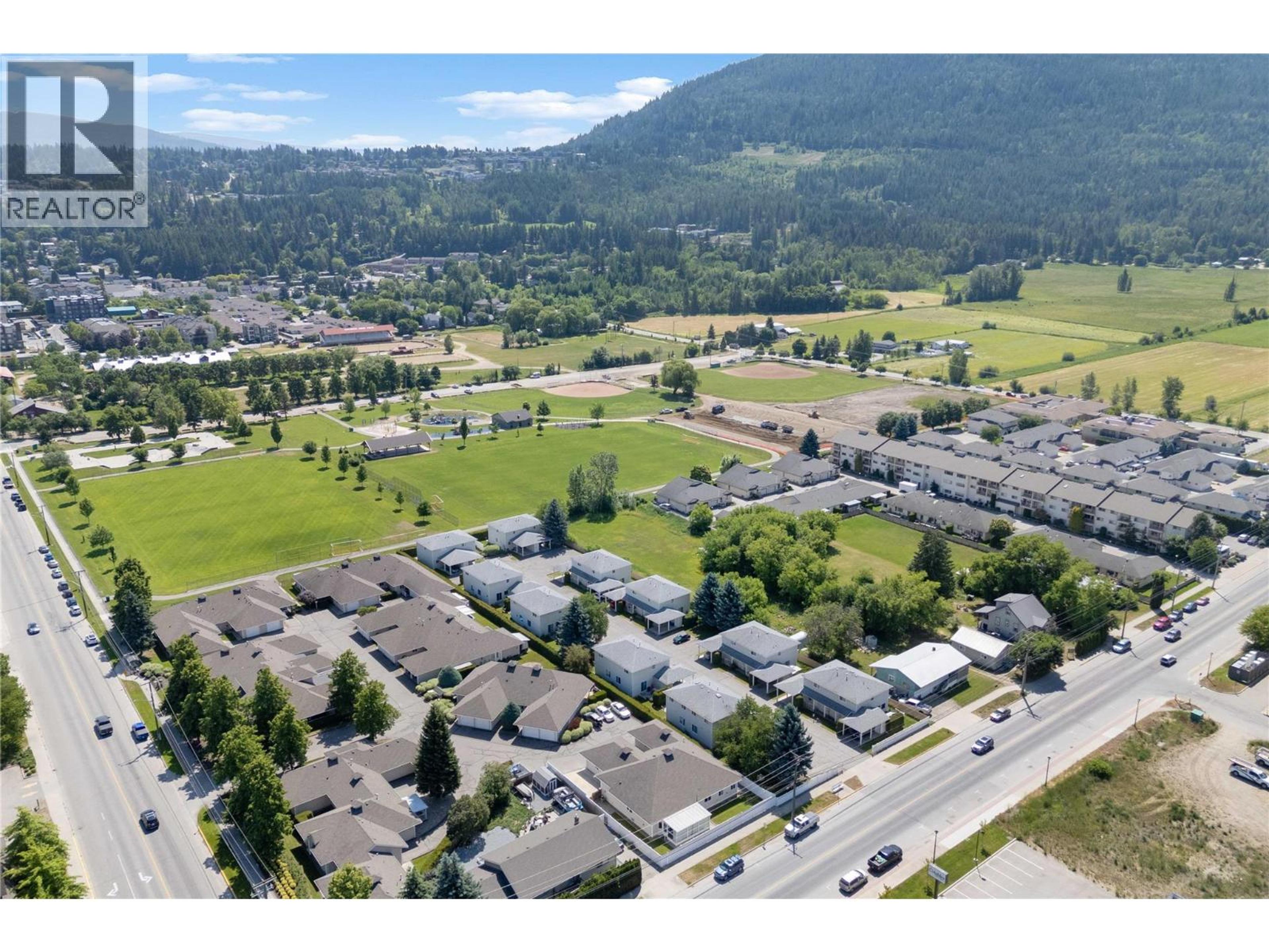 900 5 Avenue SW, Salmon Arm - Exteriors - Full Complex View, Drone/Aerial View - Photo 15