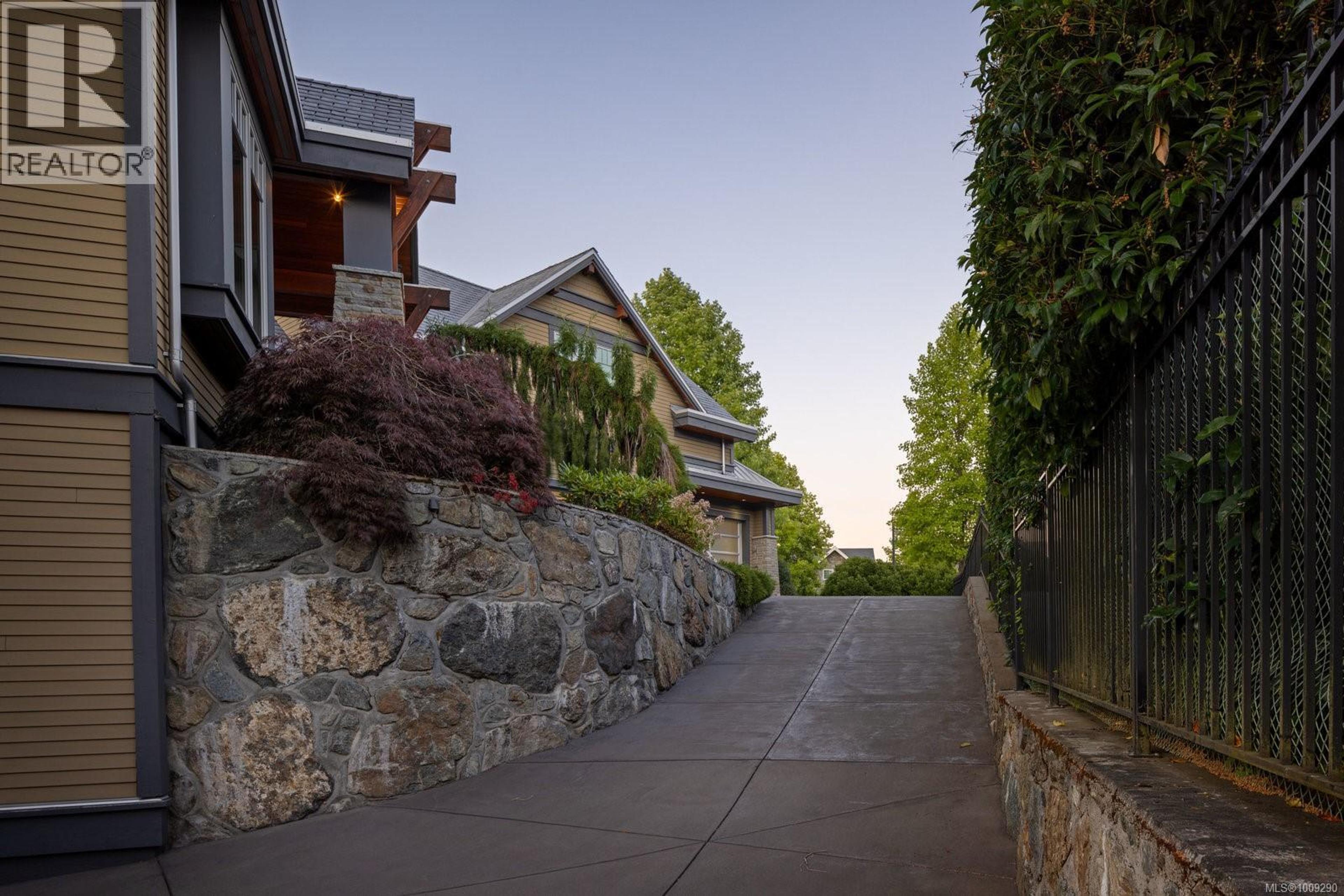 1098 Bearspaw Plat, Langford - Exteriors - Photo 10