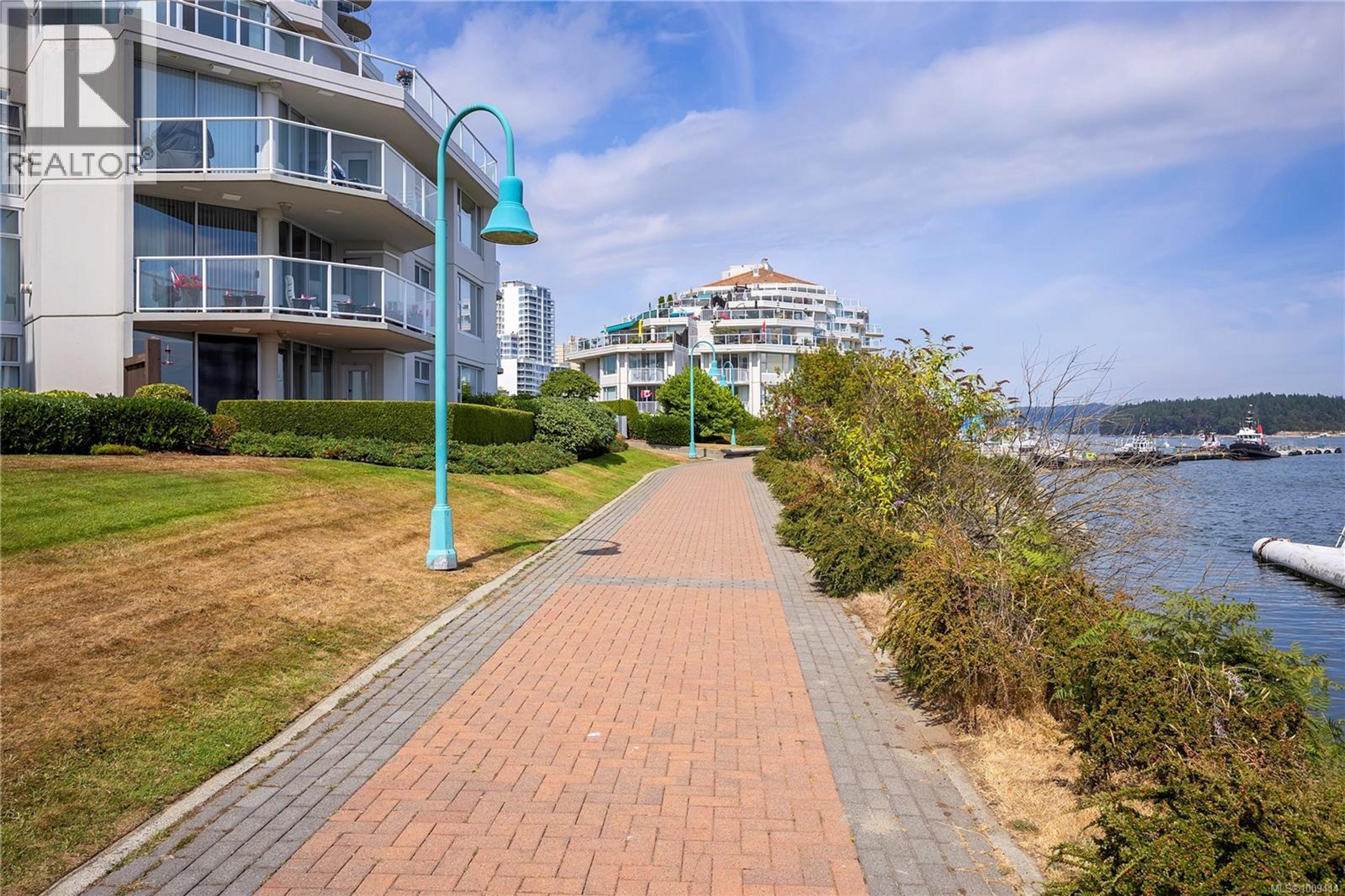 158 Promenade Dr, Nanaimo - Exteriors - Full Complex View - Photo 7