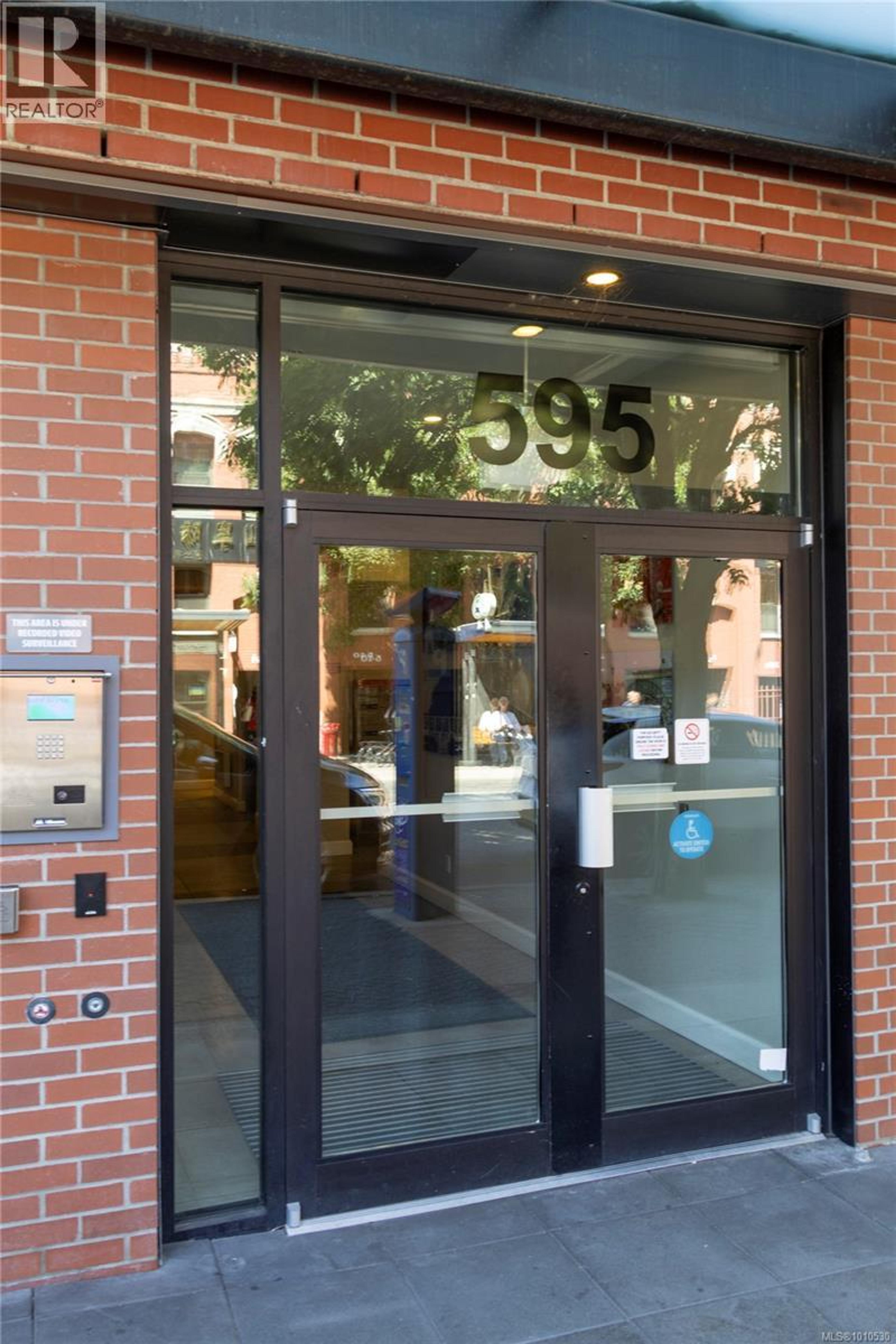 595 Pandora Ave, Victoria - Exteriors - Photo 3