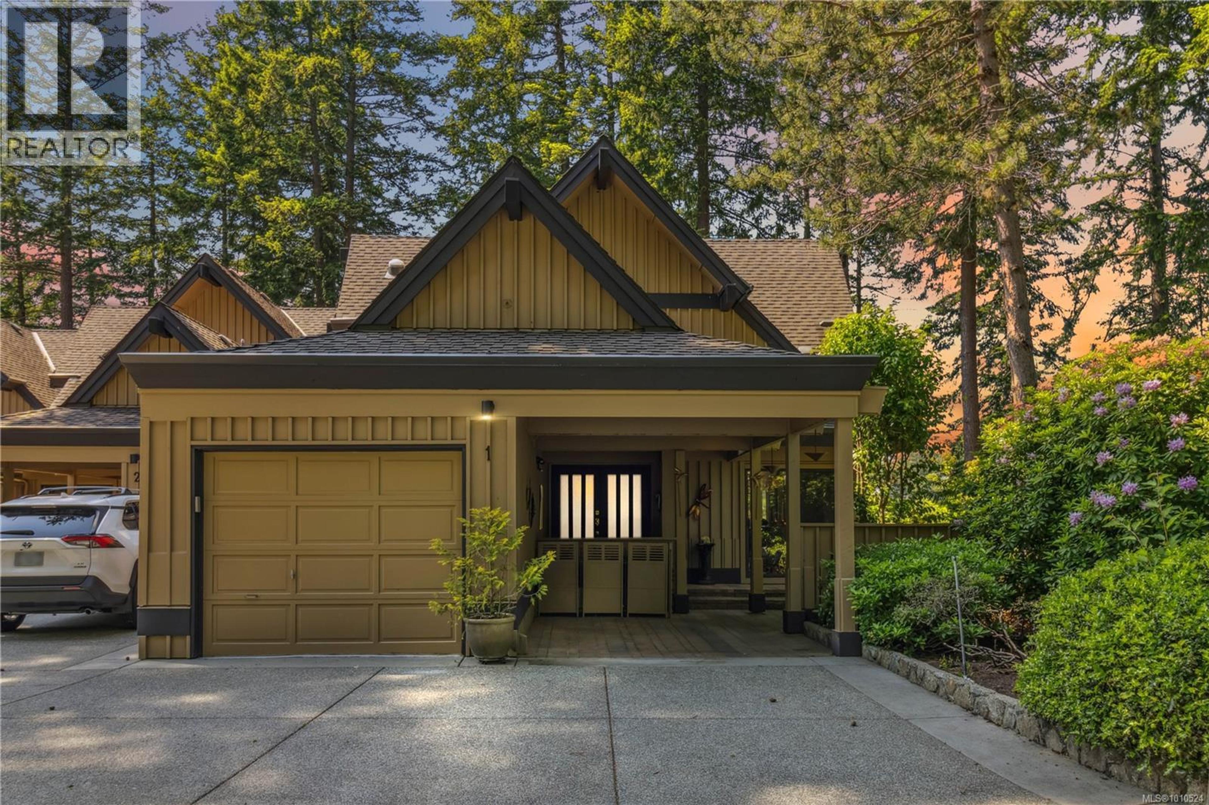 981 Fir Tree Glen, Saanich - Exteriors - Photo 2