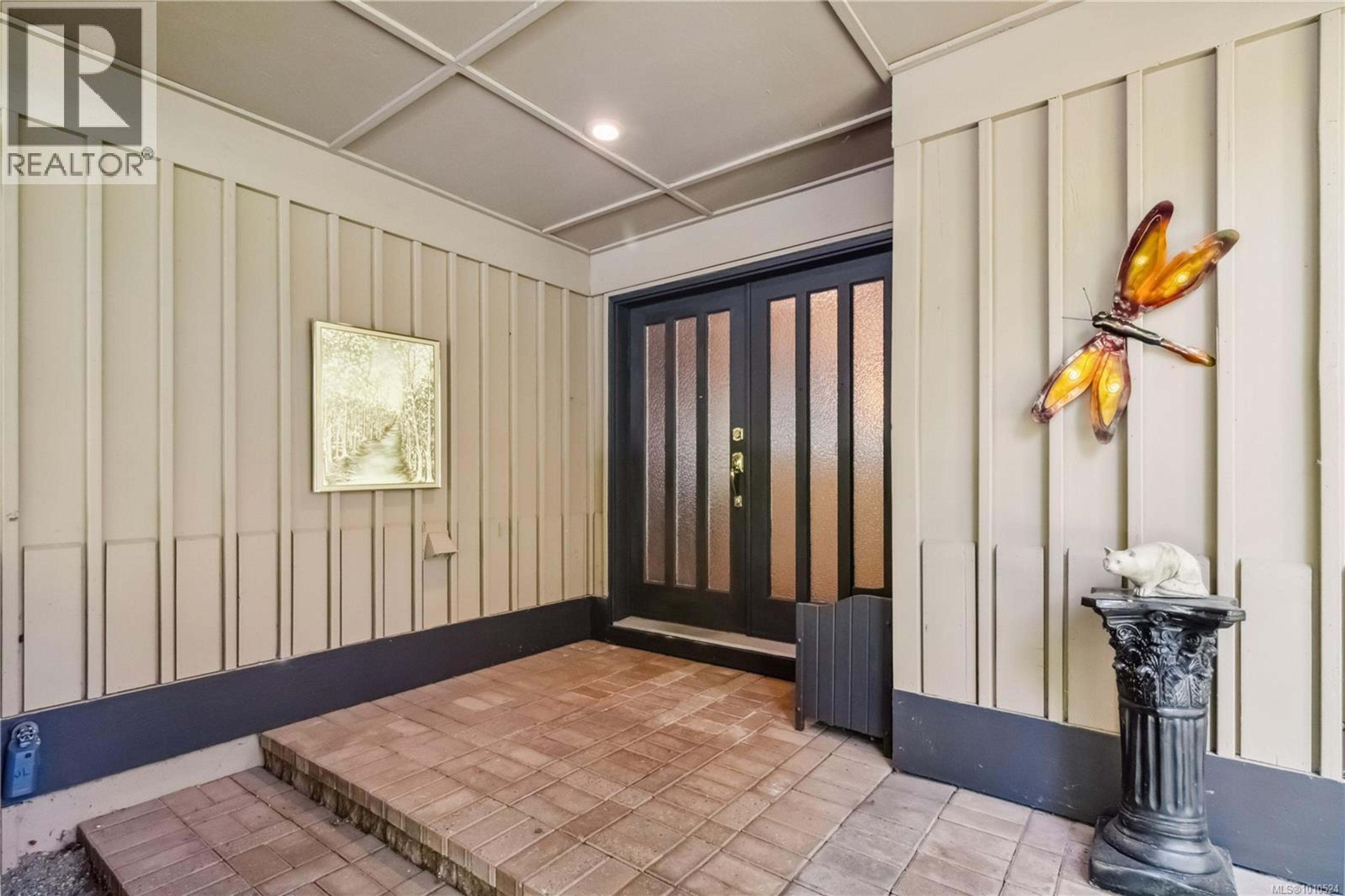 981 Fir Tree Glen, Saanich - Exteriors - Photo 1