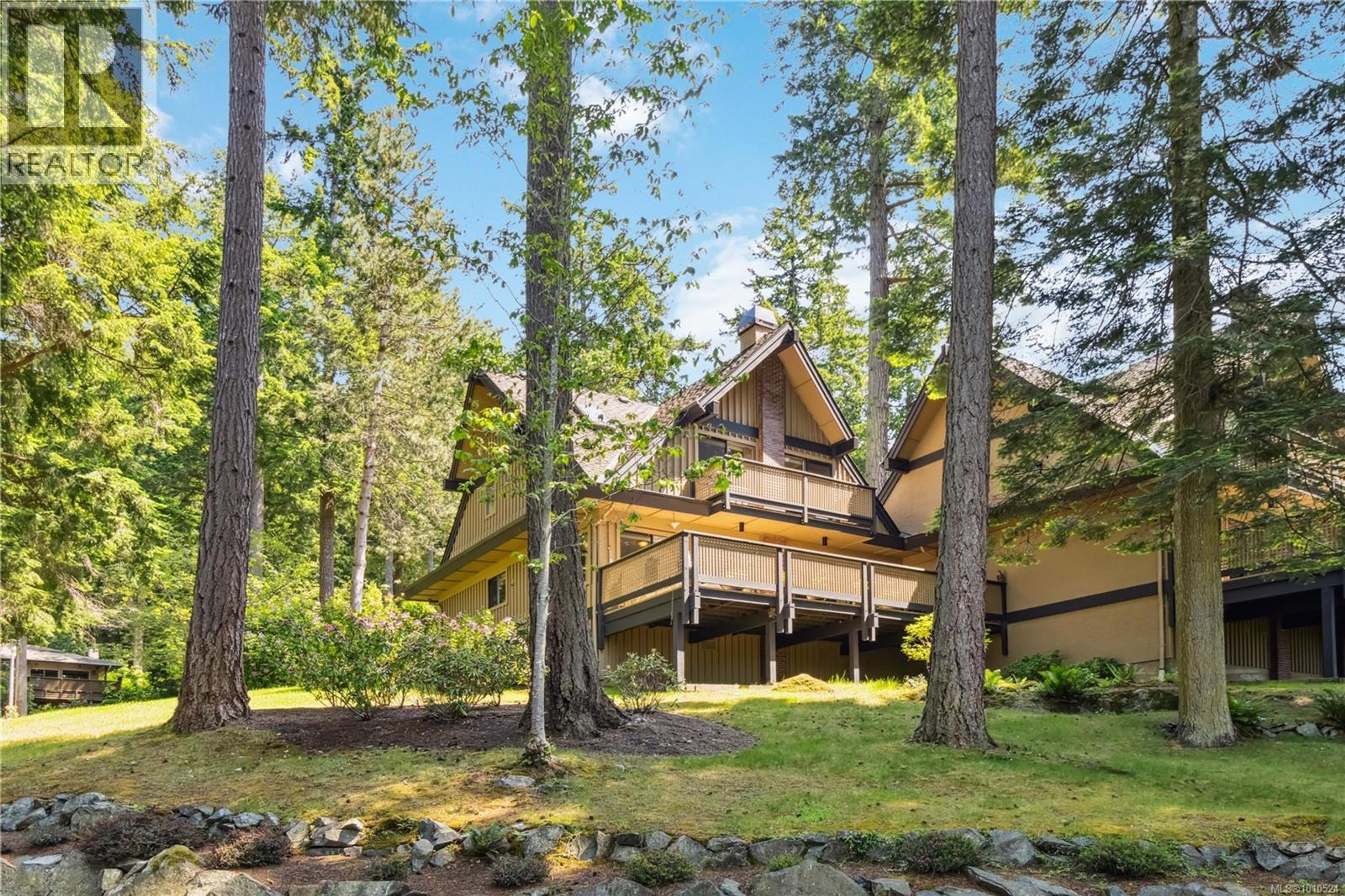 981 Fir Tree Glen, Saanich - Exteriors - Photo 3