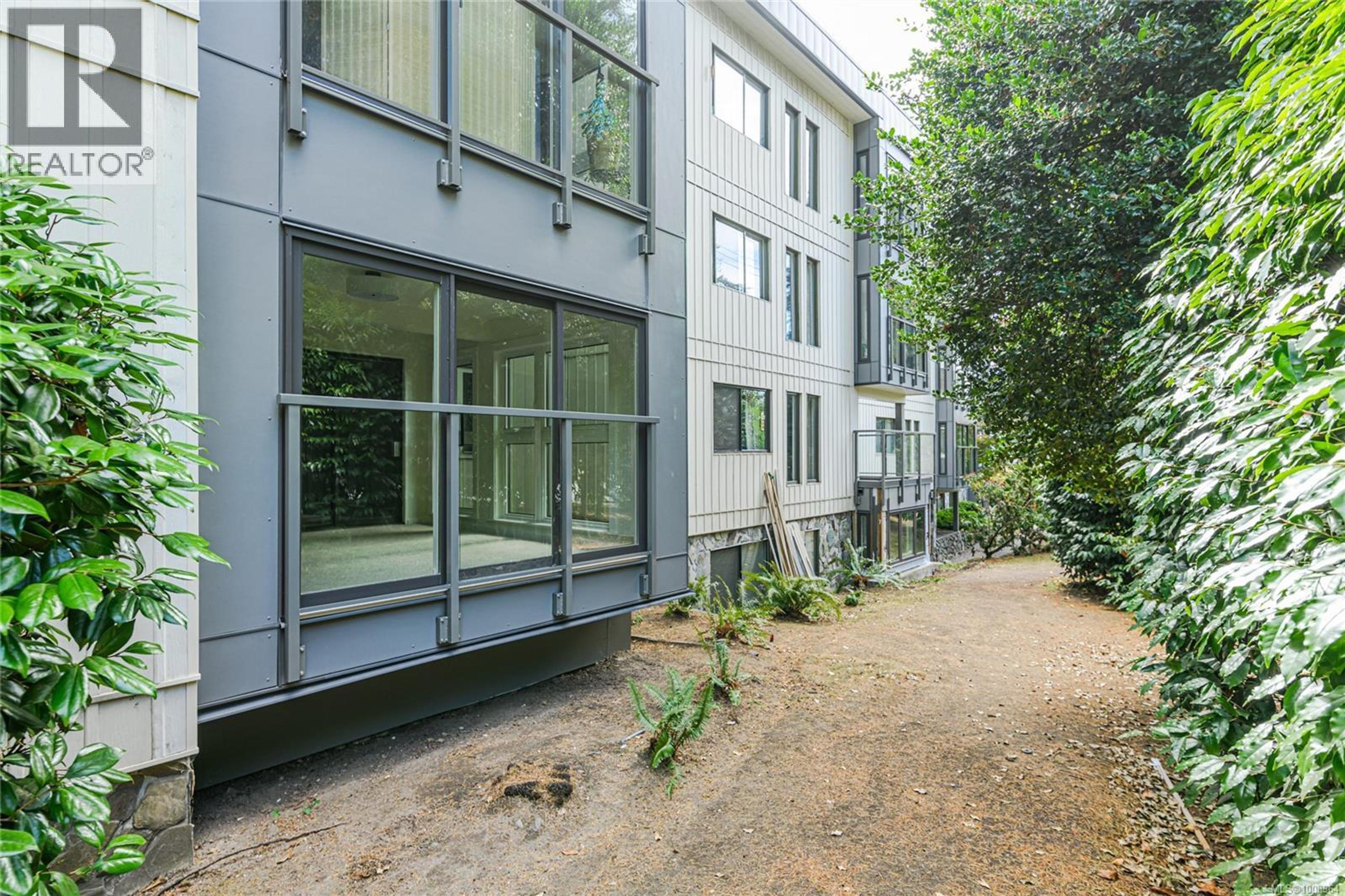 1875 Lansdowne Rd, Saanich - Exteriors - Photo 6