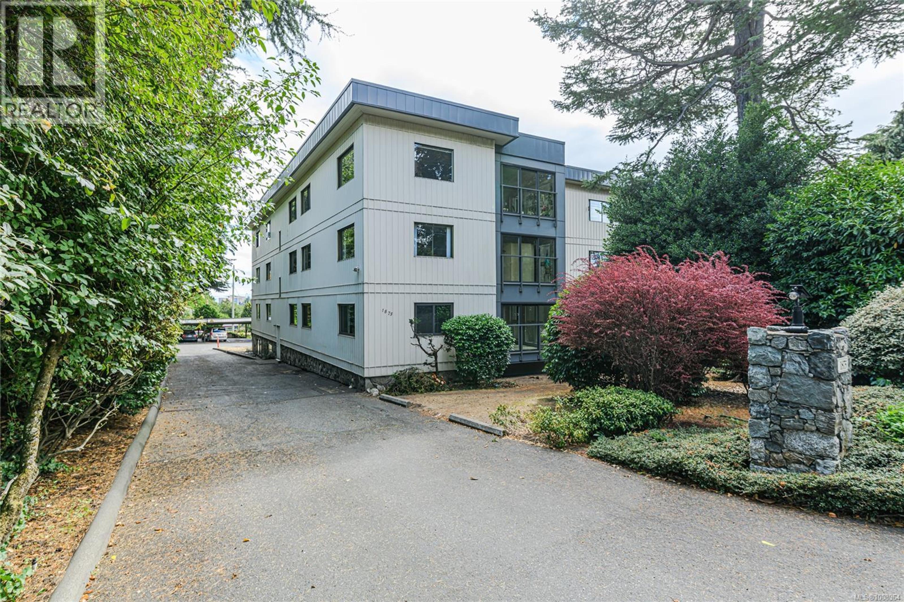 1875 Lansdowne Rd, Saanich - Exteriors - Photo 7