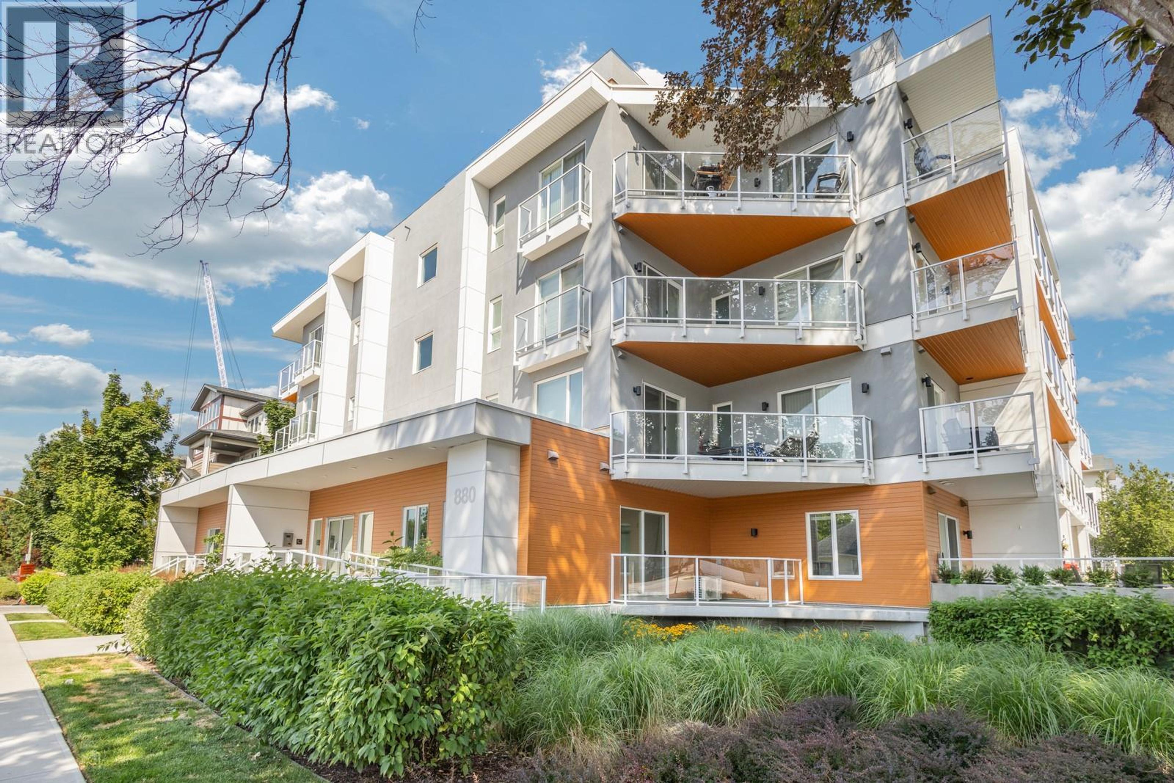 880 Saucier Avenue, Kelowna - Exteriors - Photo 3