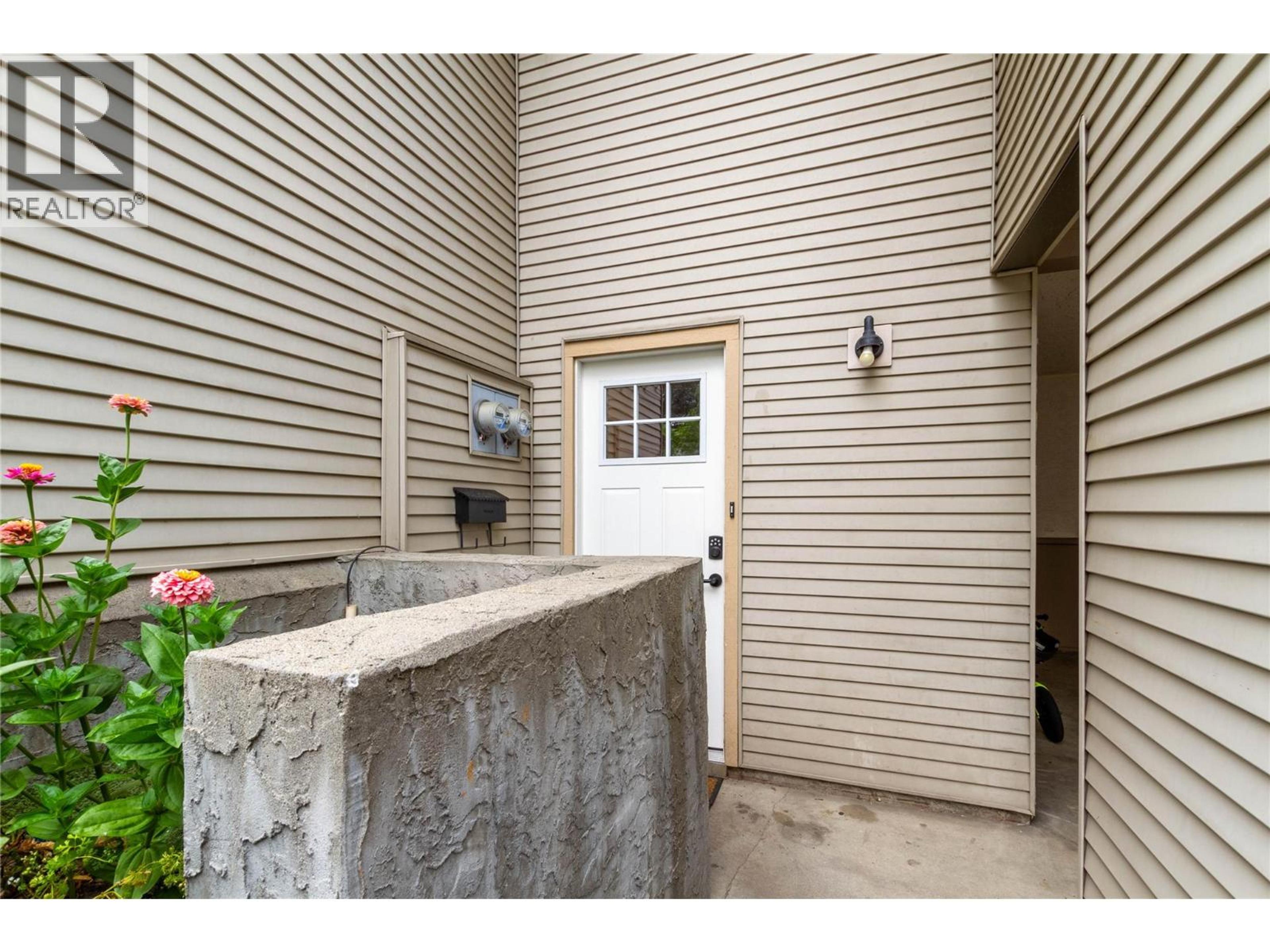 1985 Burtch Road, Kelowna - Exteriors - Photo 2