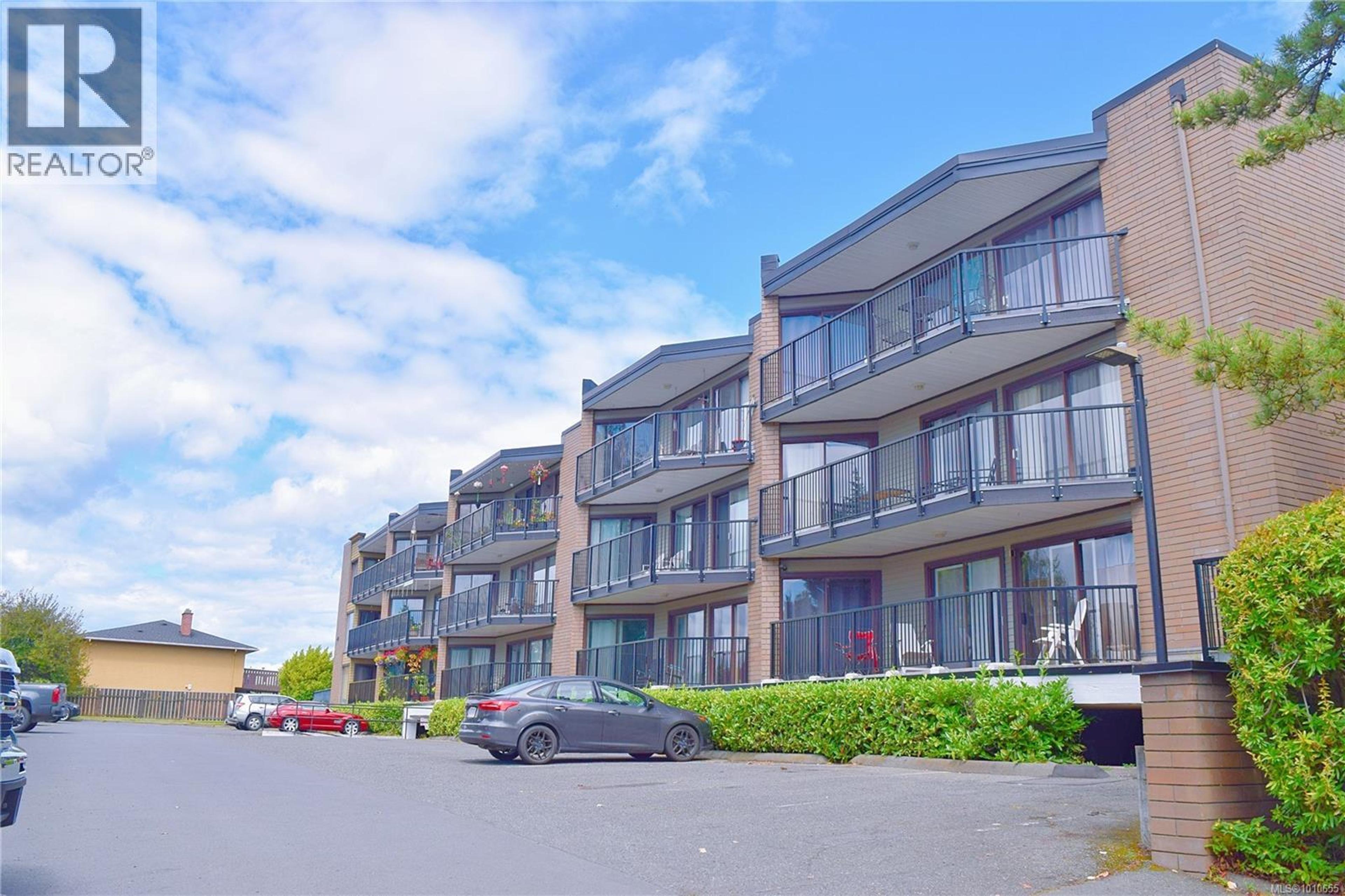 1870 McKenzie Ave, Saanich - Exteriors - Full Complex View - Photo 3