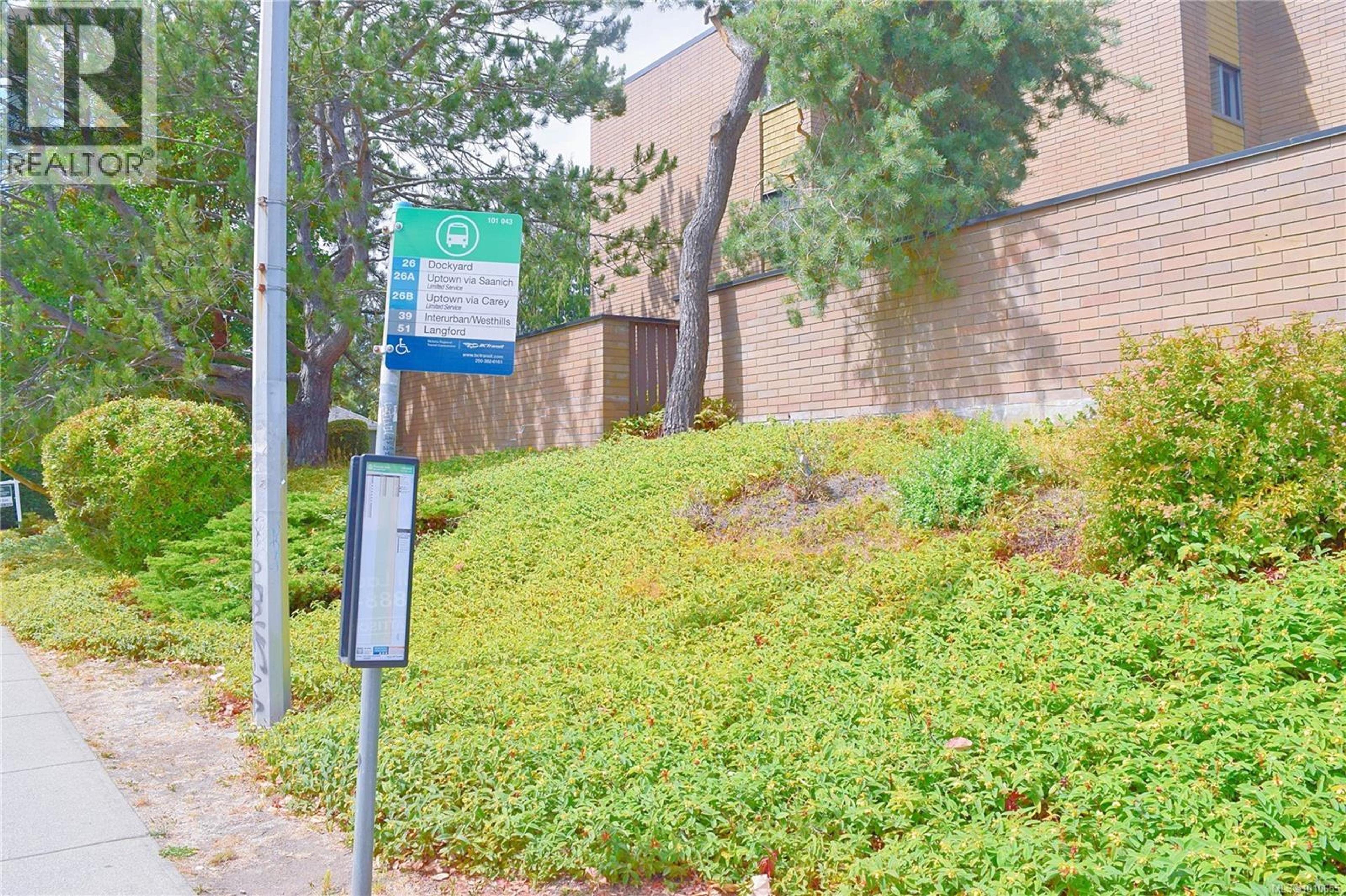 1870 McKenzie Ave, Saanich - Exteriors - Photo 4