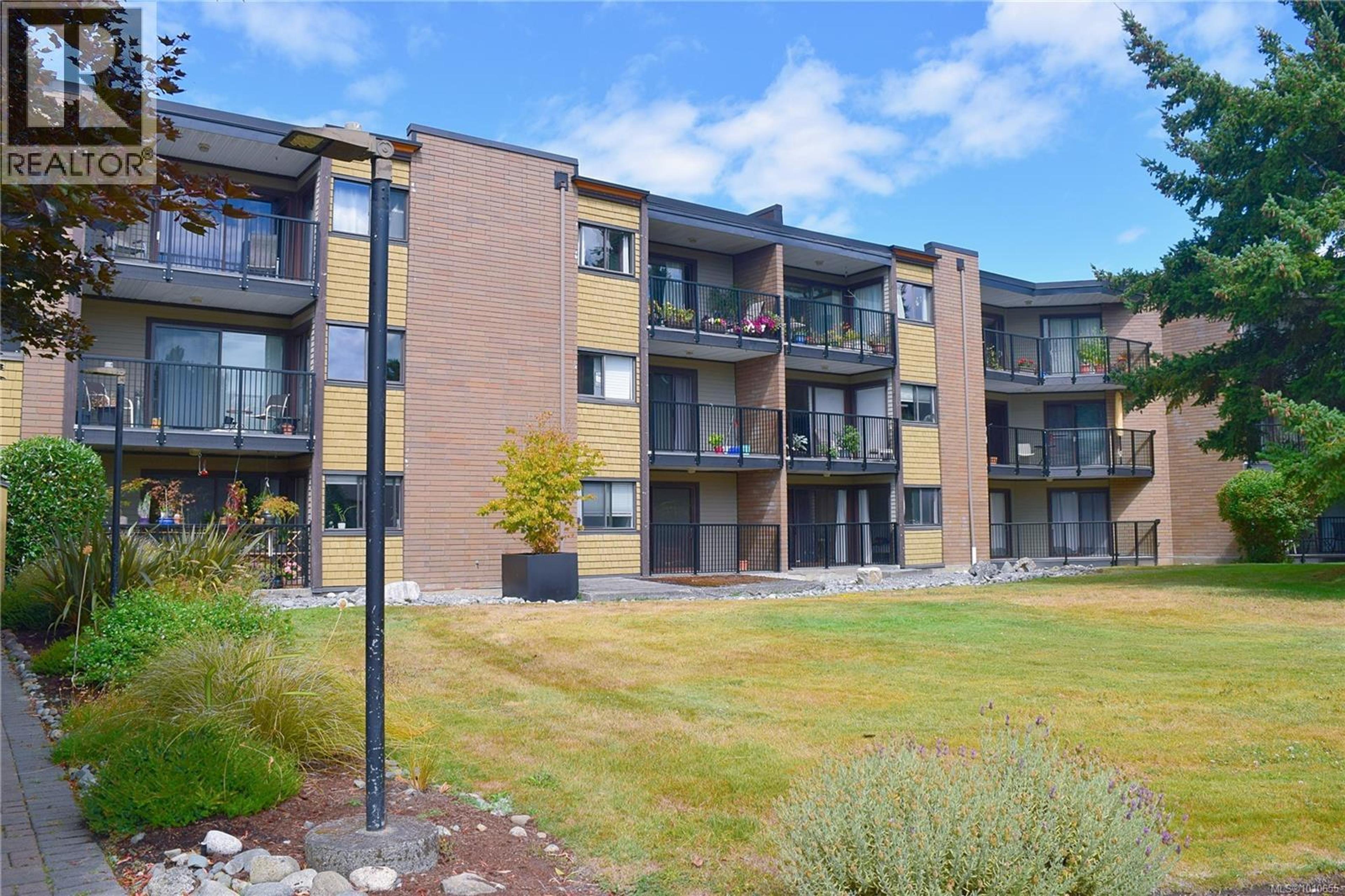 1870 McKenzie Ave, Saanich - Exteriors - Photo 5