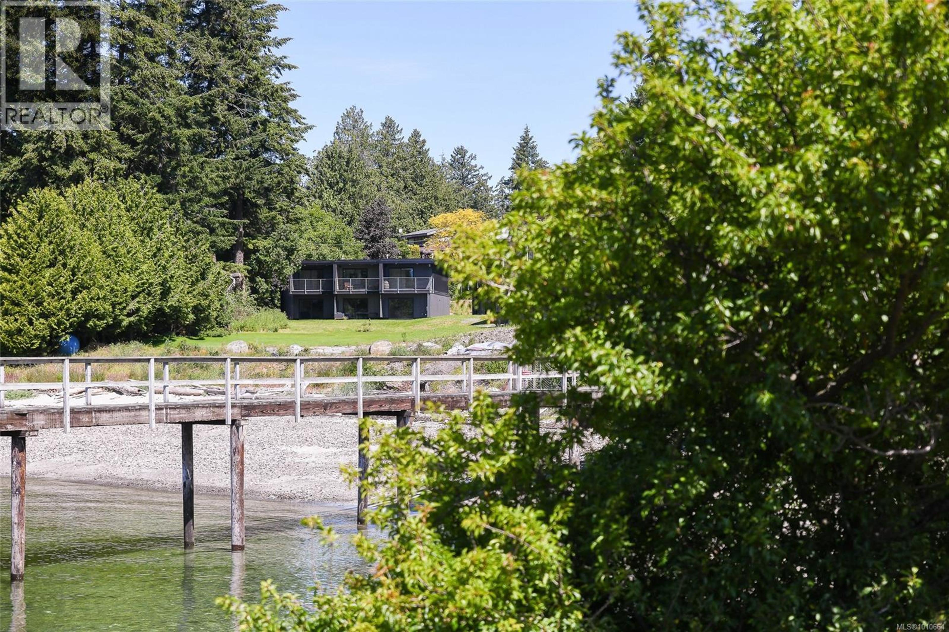 4305 Shingle Spit Rd, Hornby Island - Exteriors - Photo 9