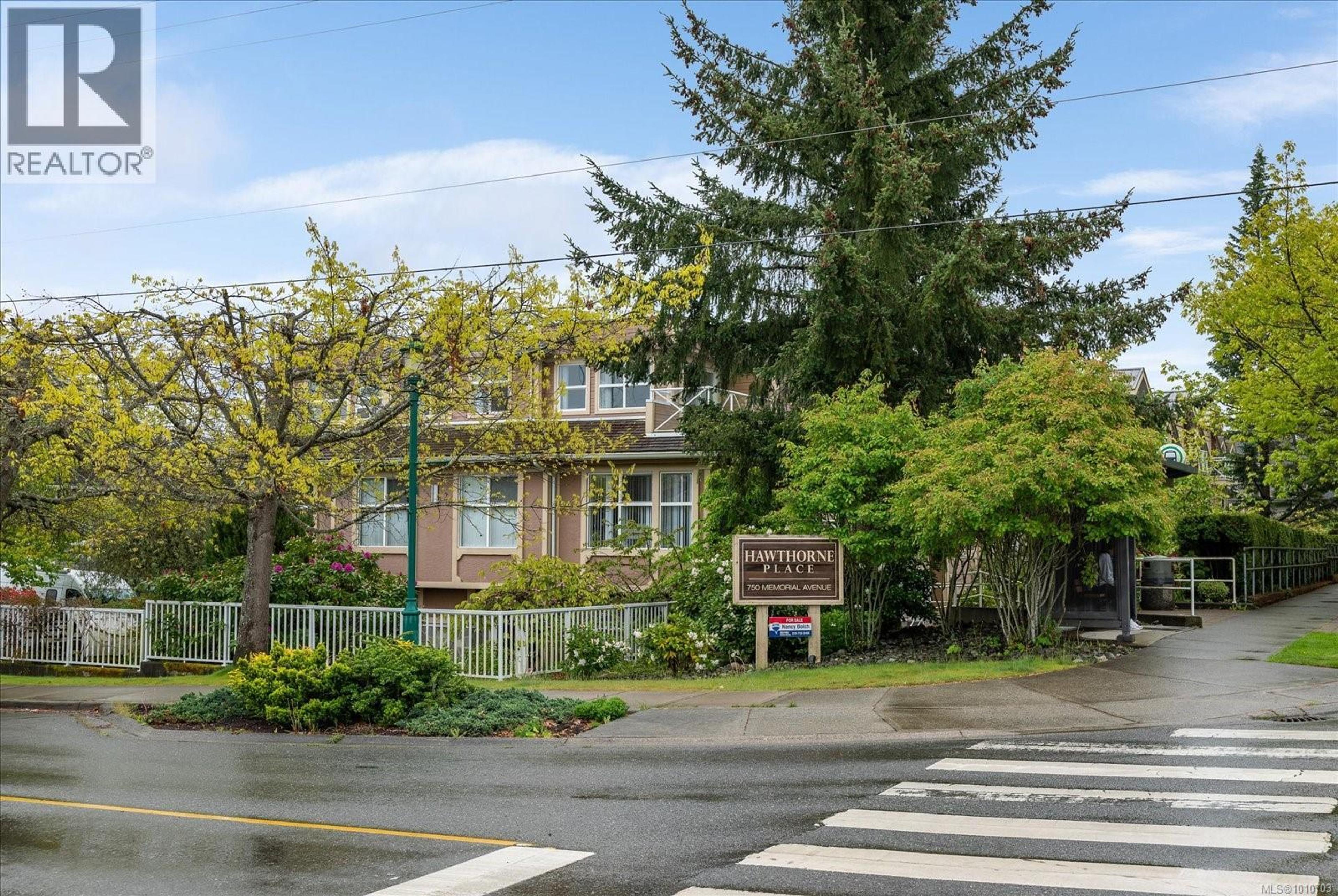 750 Memorial Ave, Qualicum Beach - Exteriors - Photo 5