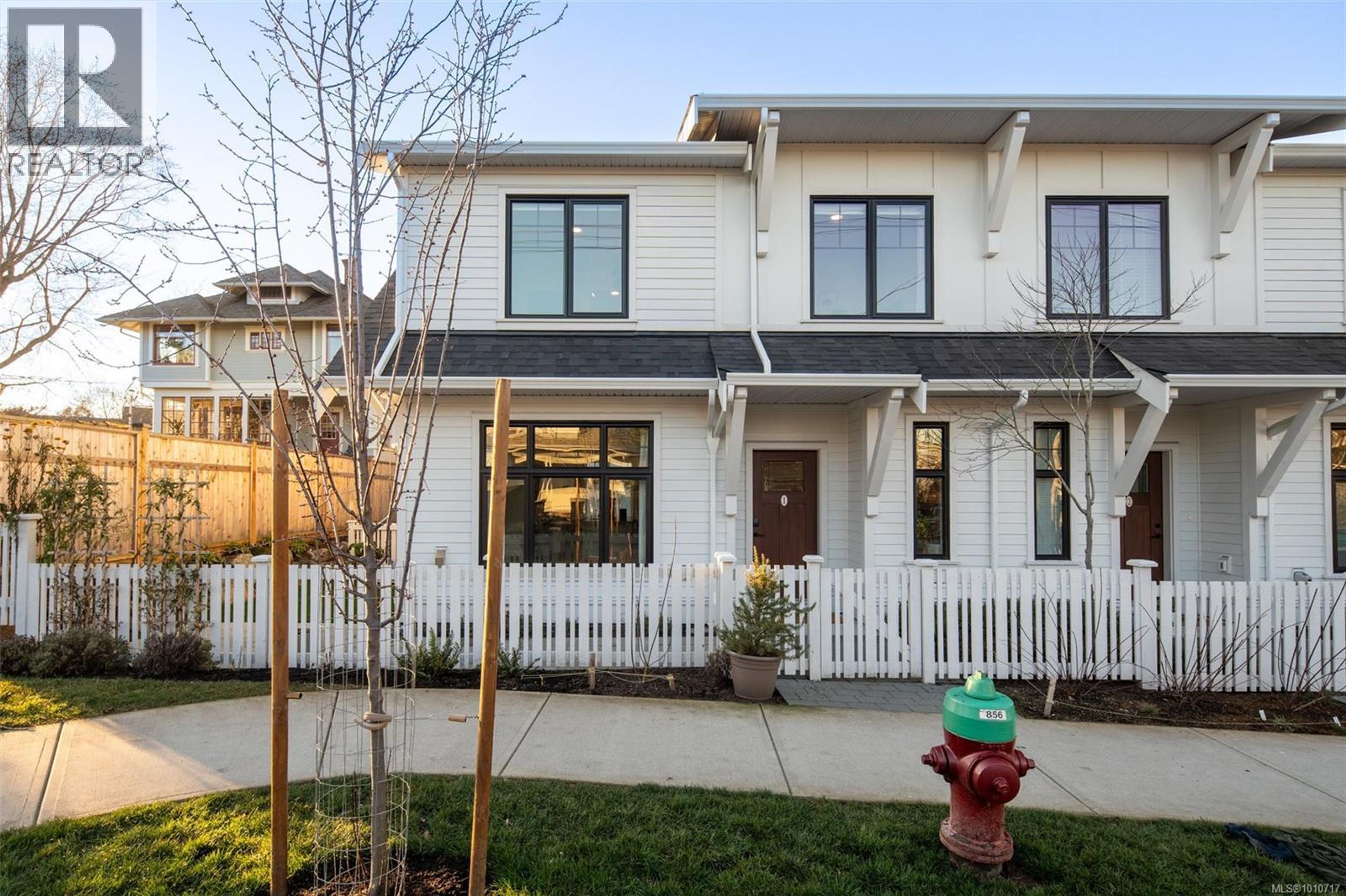 3080 Washington Ave, Victoria - Exteriors - Photo 1