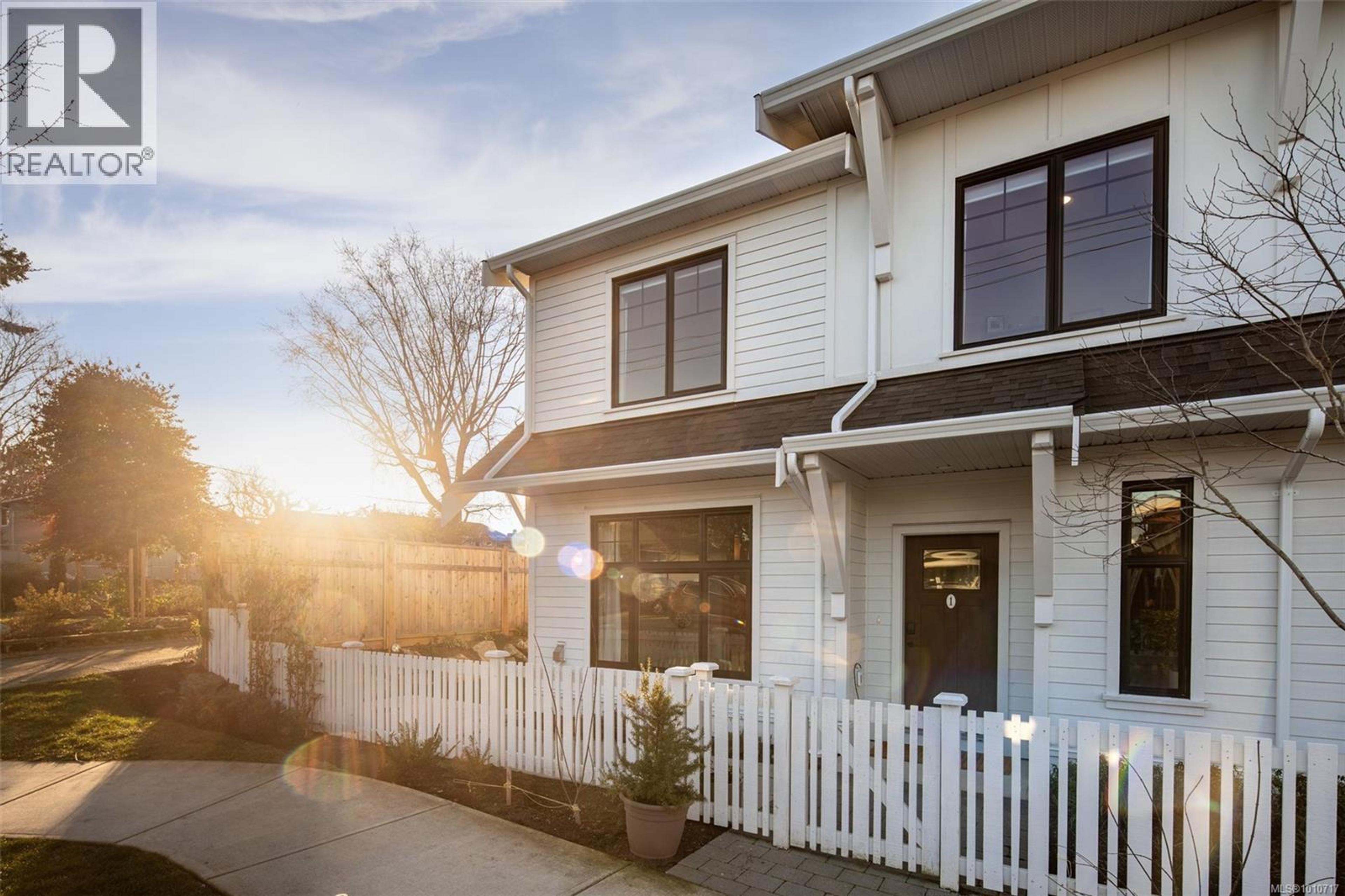 3080 Washington Ave, Victoria - Exteriors - Photo 5