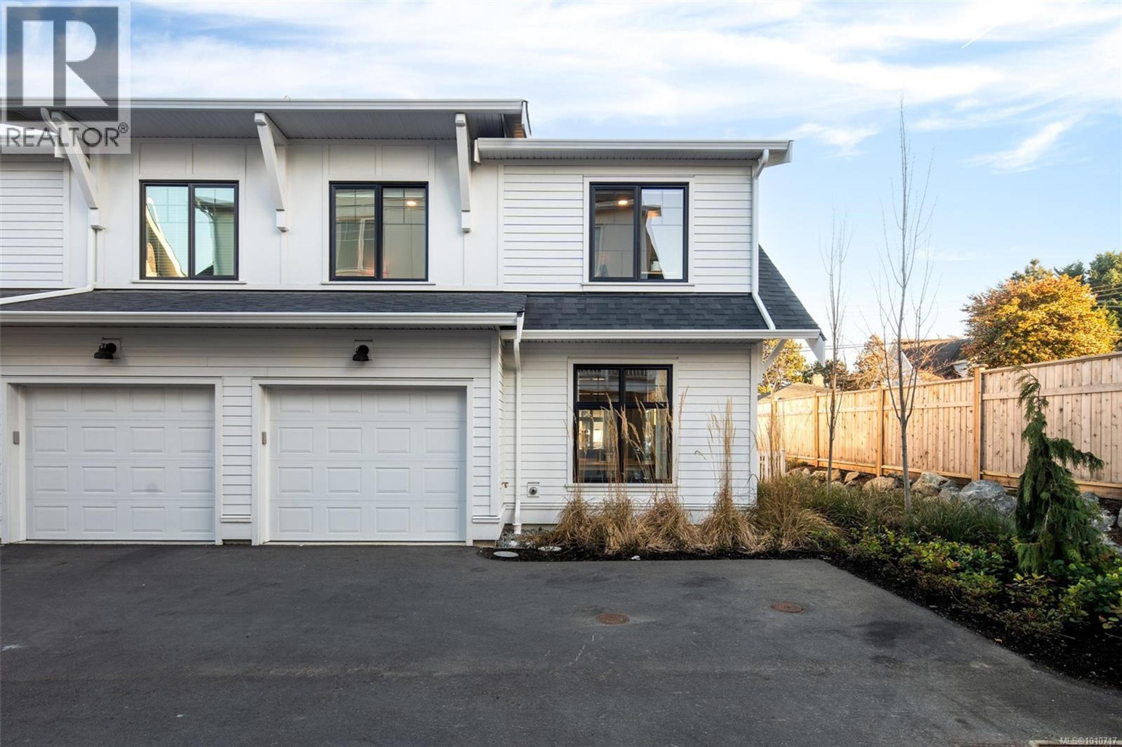 3080 Washington Ave, Victoria - Exteriors - Photo 3