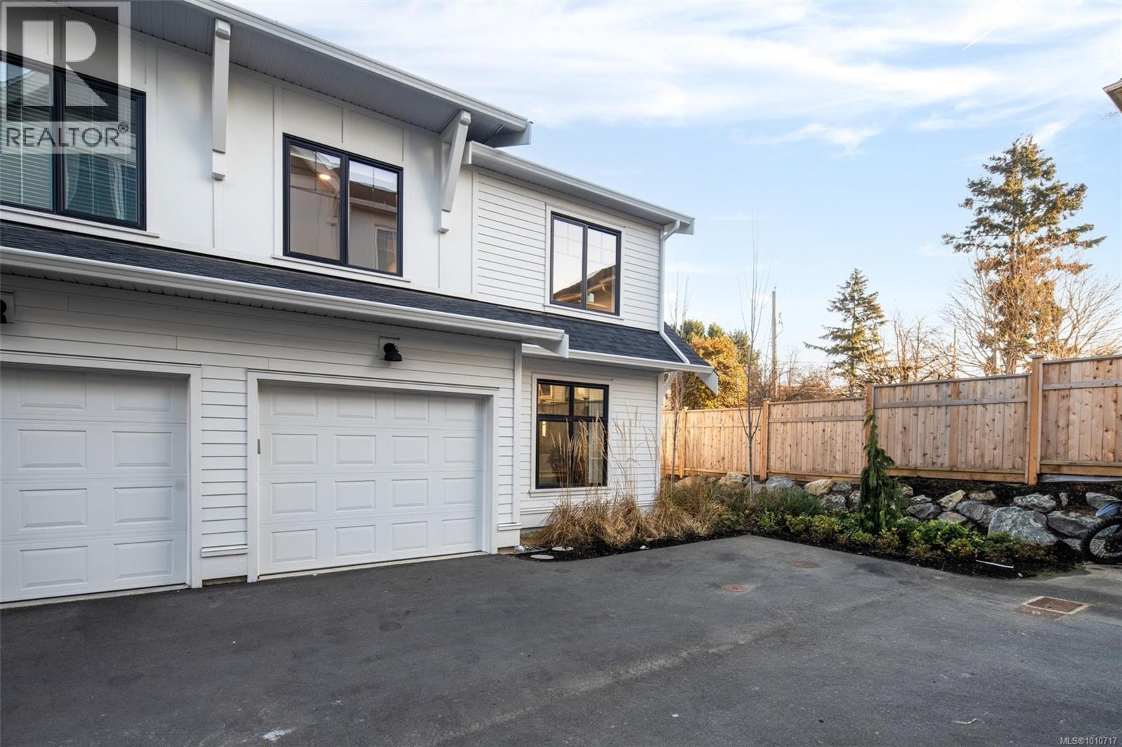 3080 Washington Ave, Victoria - Exteriors - Photo 4