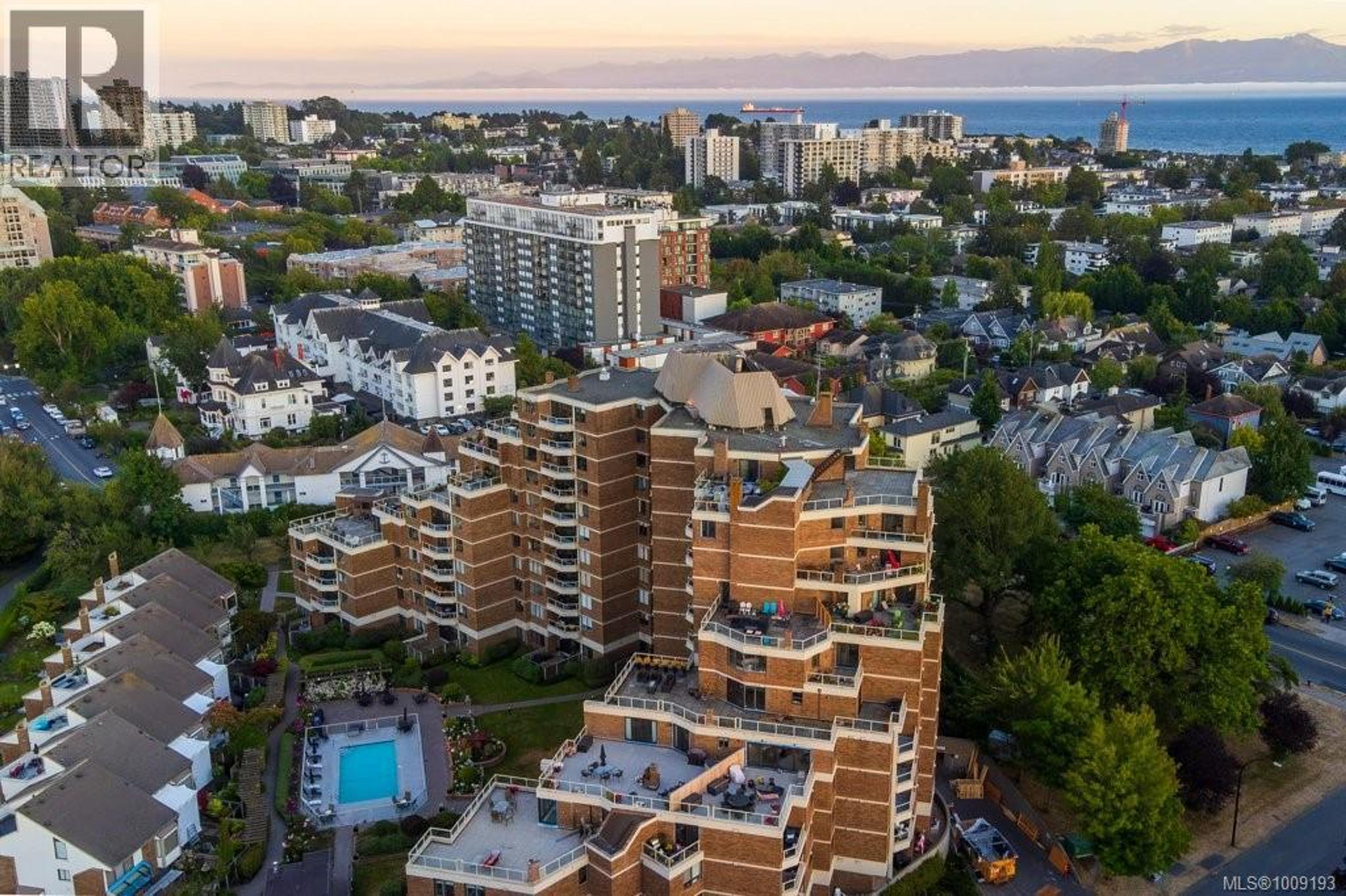 225 Belleville St, Victoria - Exteriors - Full Complex View, Drone/Aerial View - Photo 3