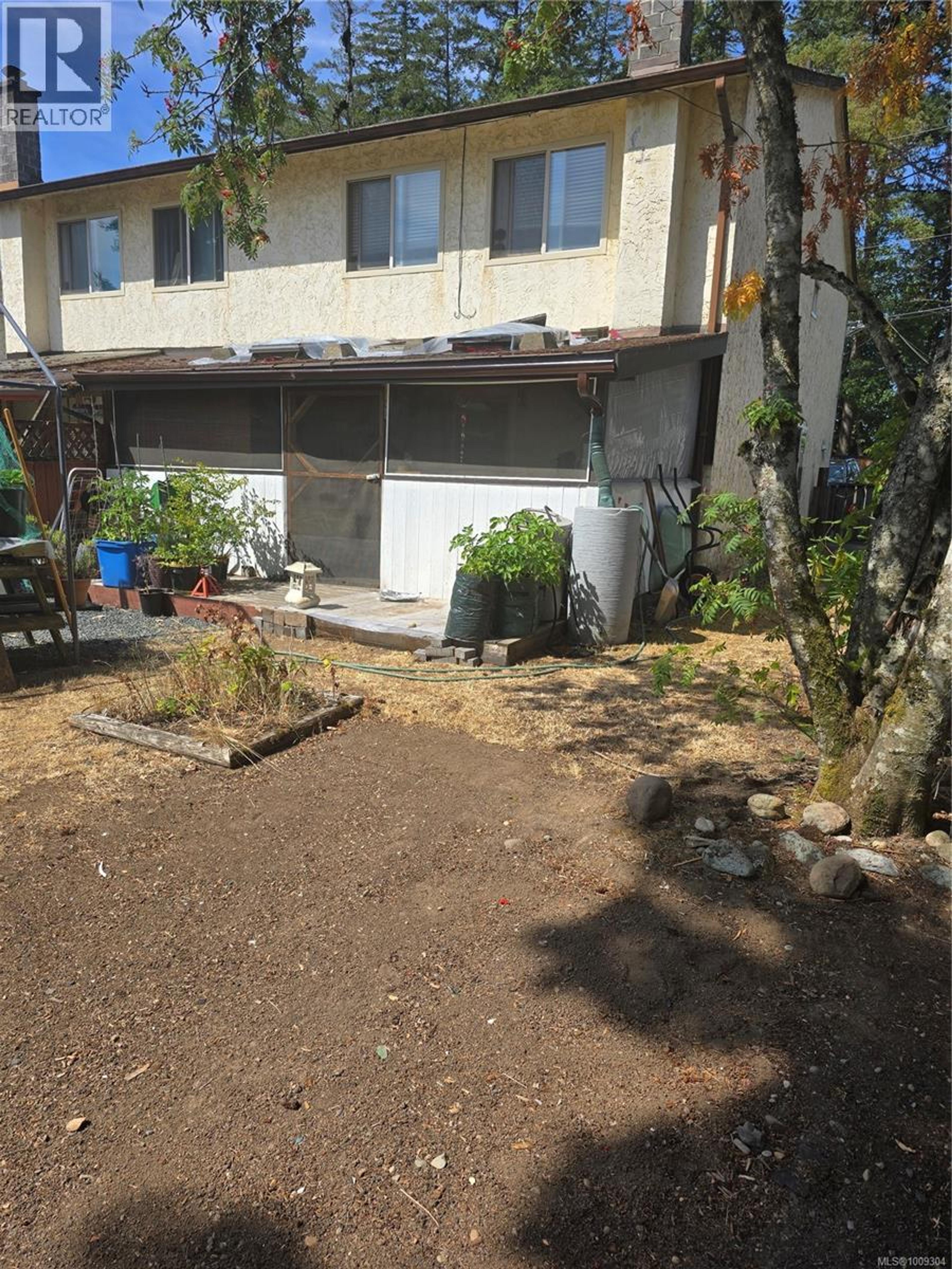 2905 LEIGH Rd, Langford - Exteriors - Photo 2