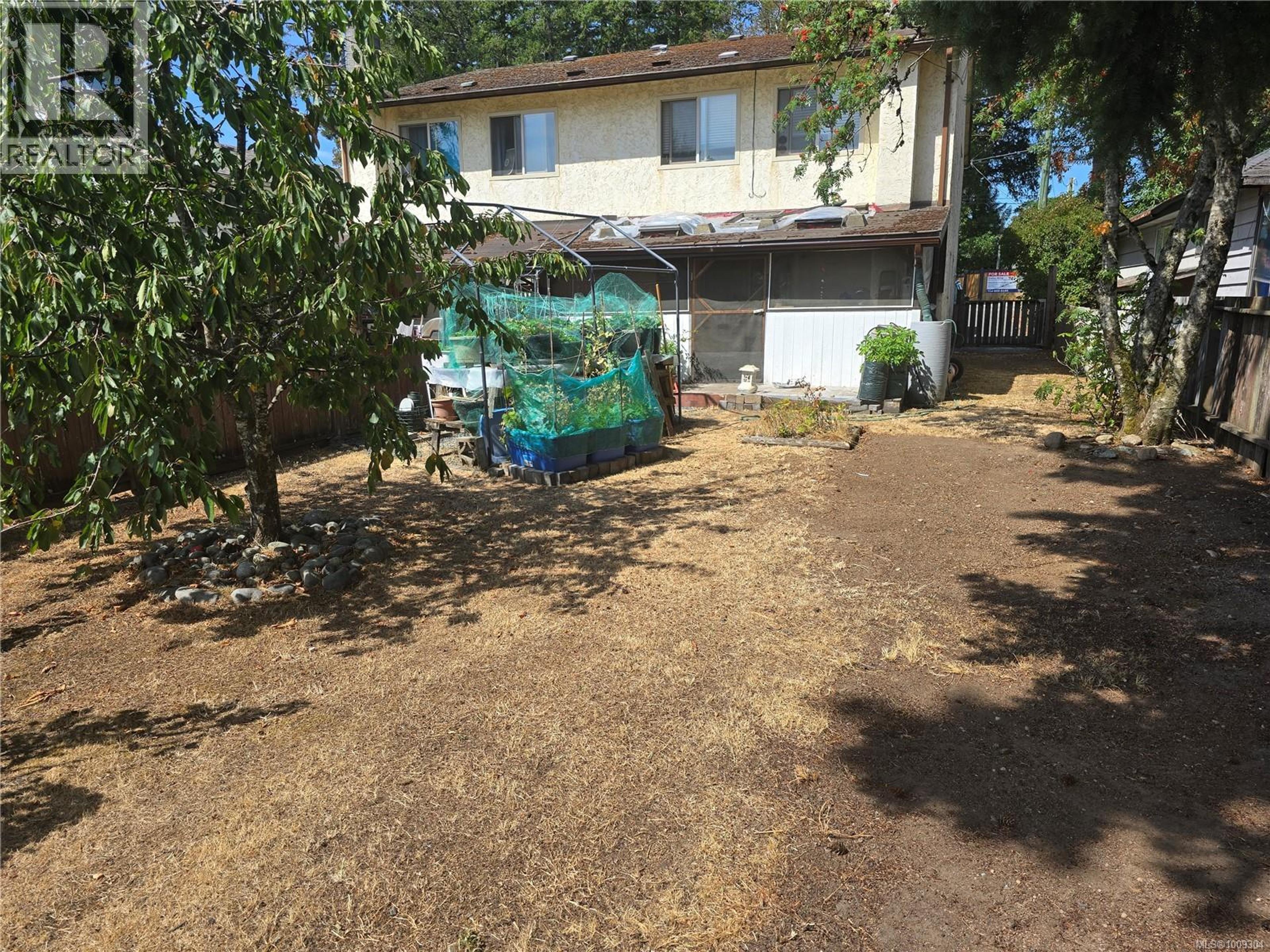 2905 LEIGH Rd, Langford - Exteriors - Photo 3