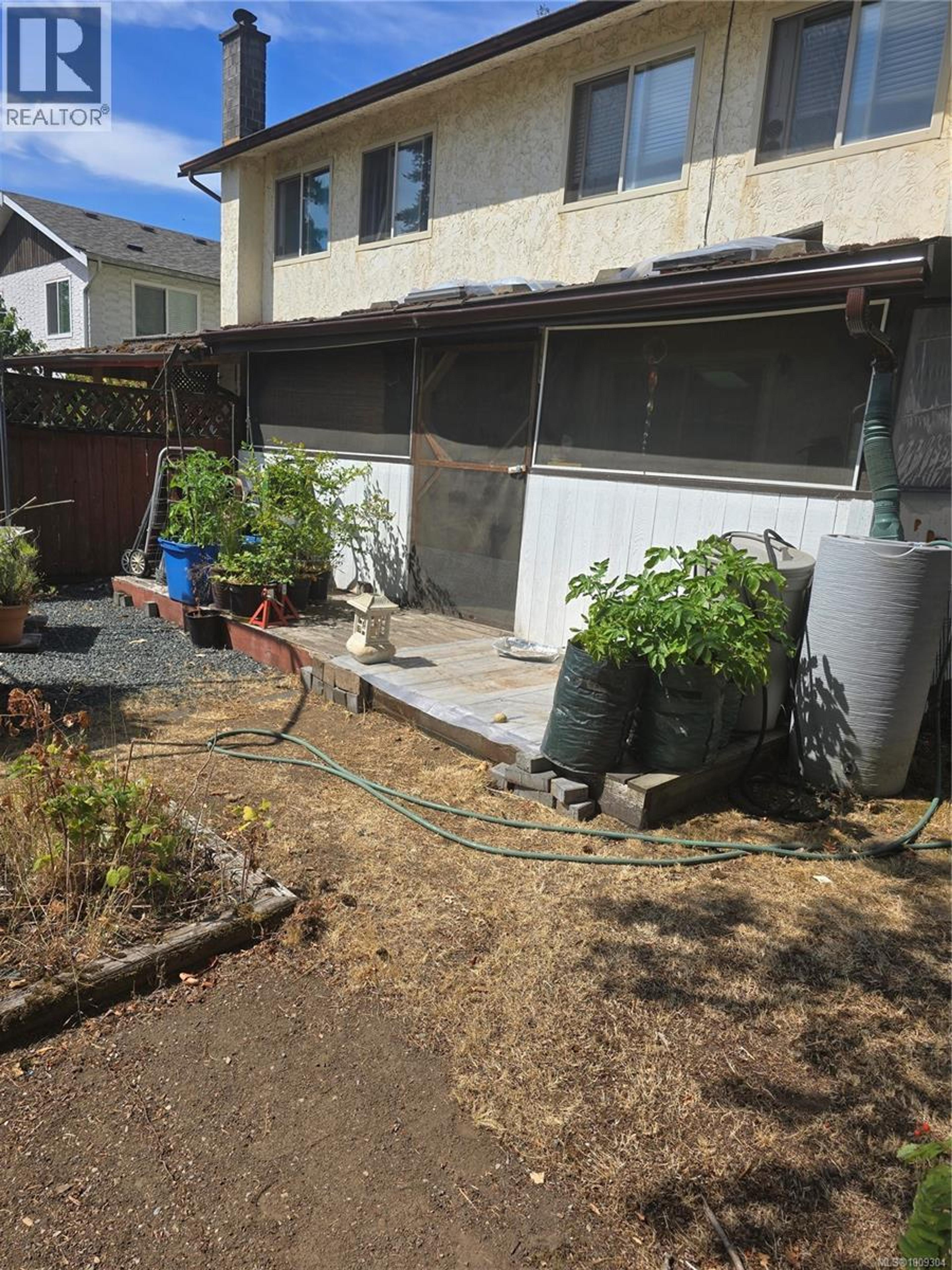 2905 LEIGH Rd, Langford - Exteriors - Photo 4