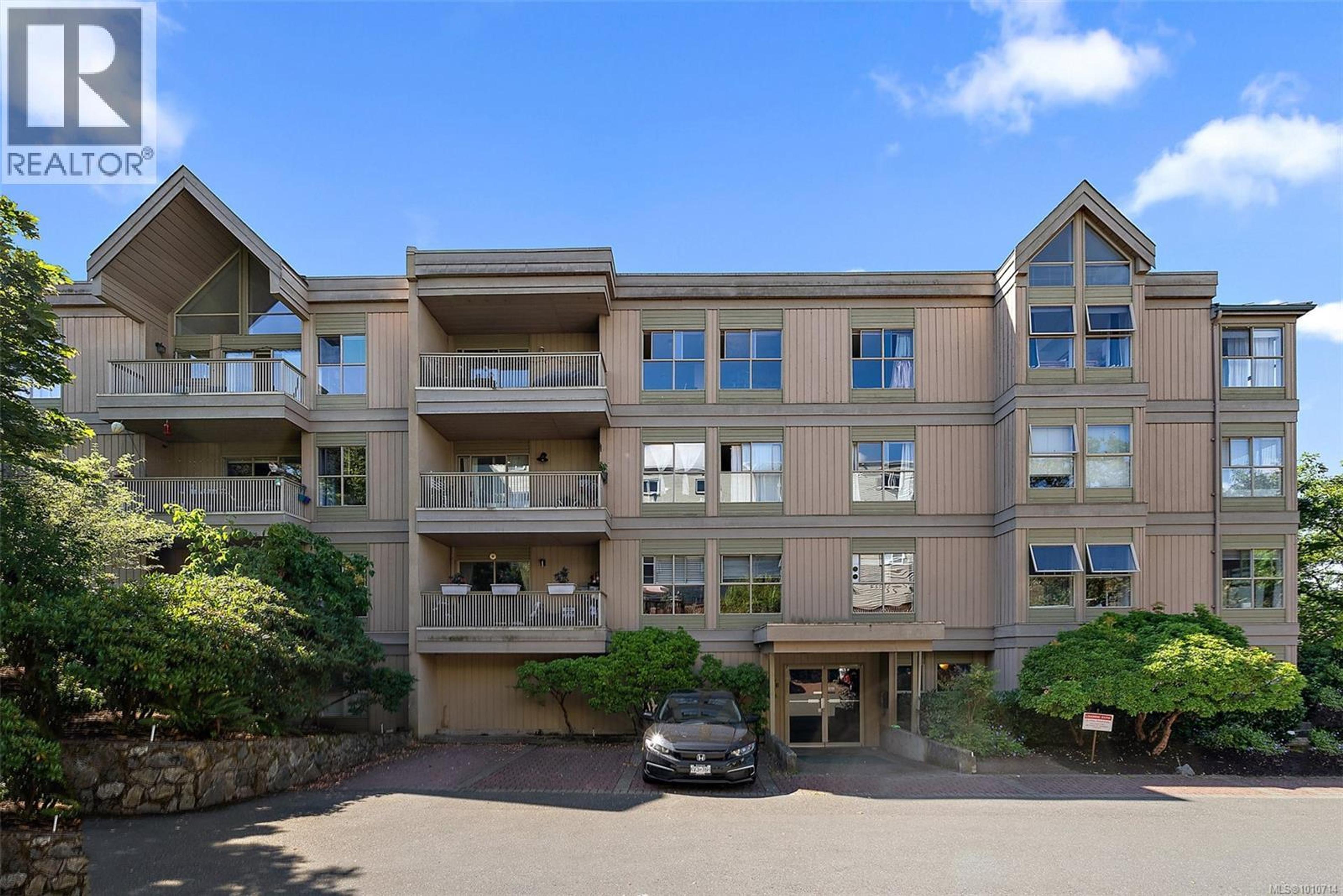 3363 Glasgow Ave, Saanich - Exteriors - Full Complex View - Photo 4