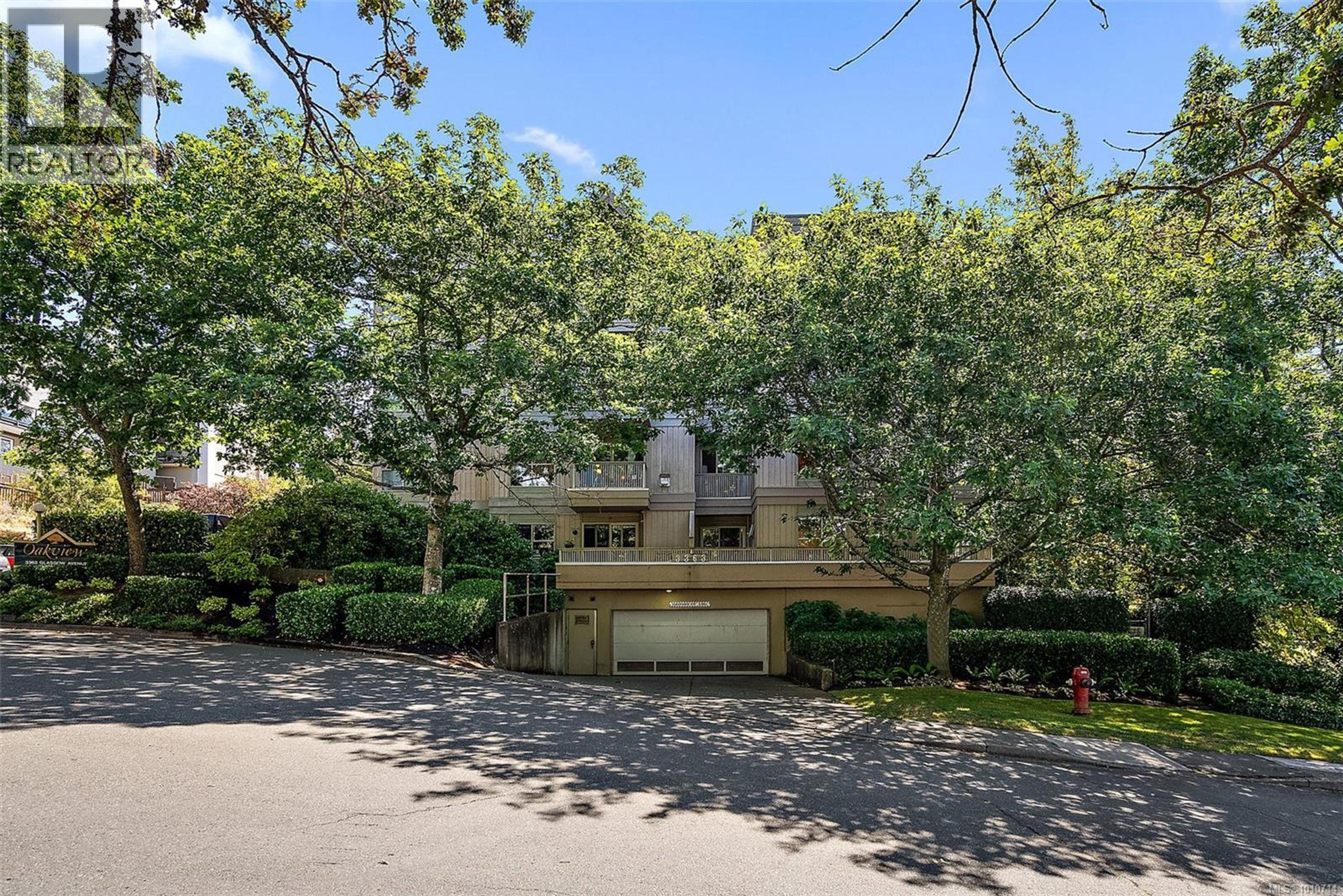 3363 Glasgow Ave, Saanich - Exteriors - Photo 5