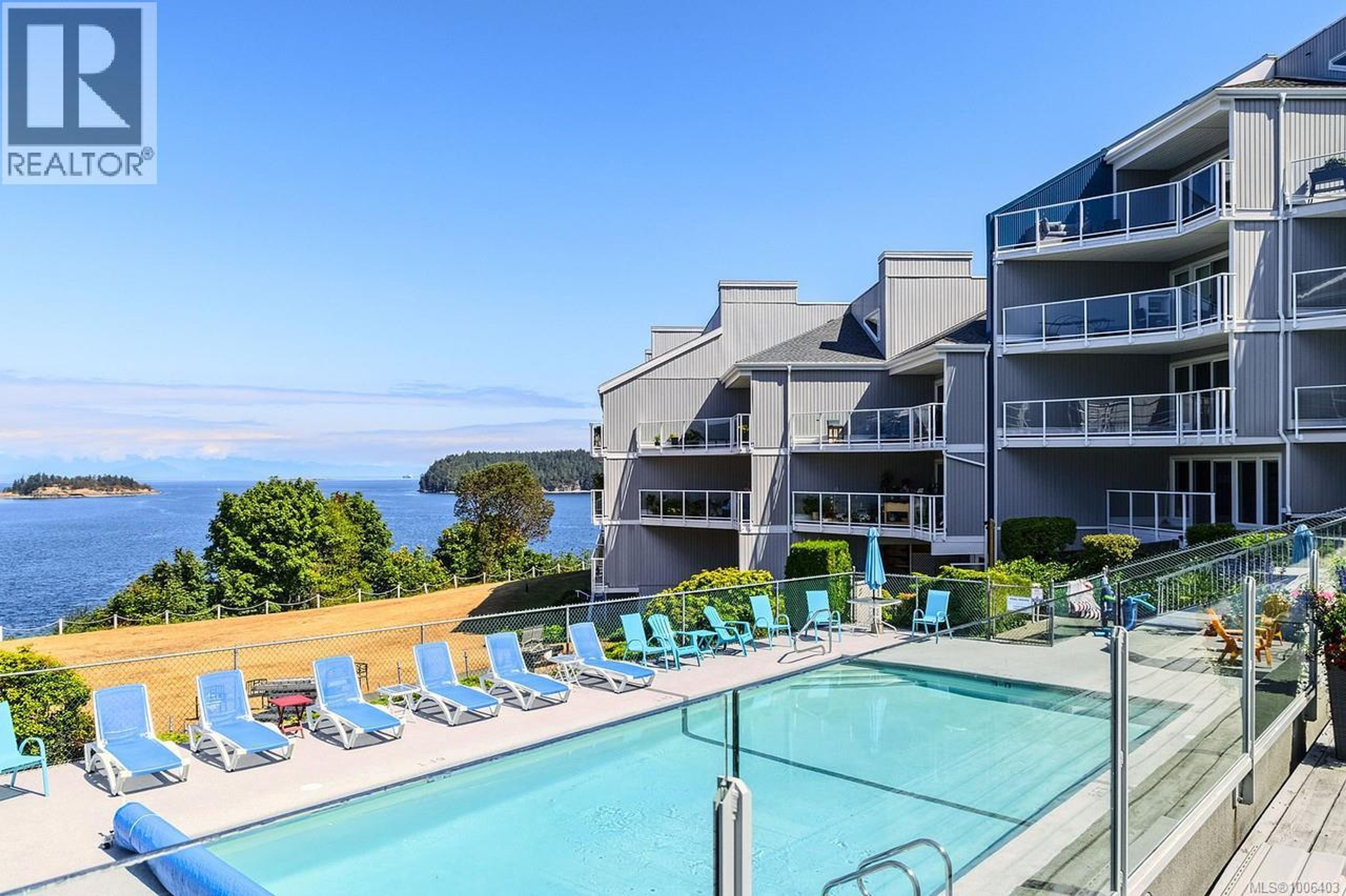 2560 Departure Bay Rd, Nanaimo - Exteriors - Full Complex View - Photo 2