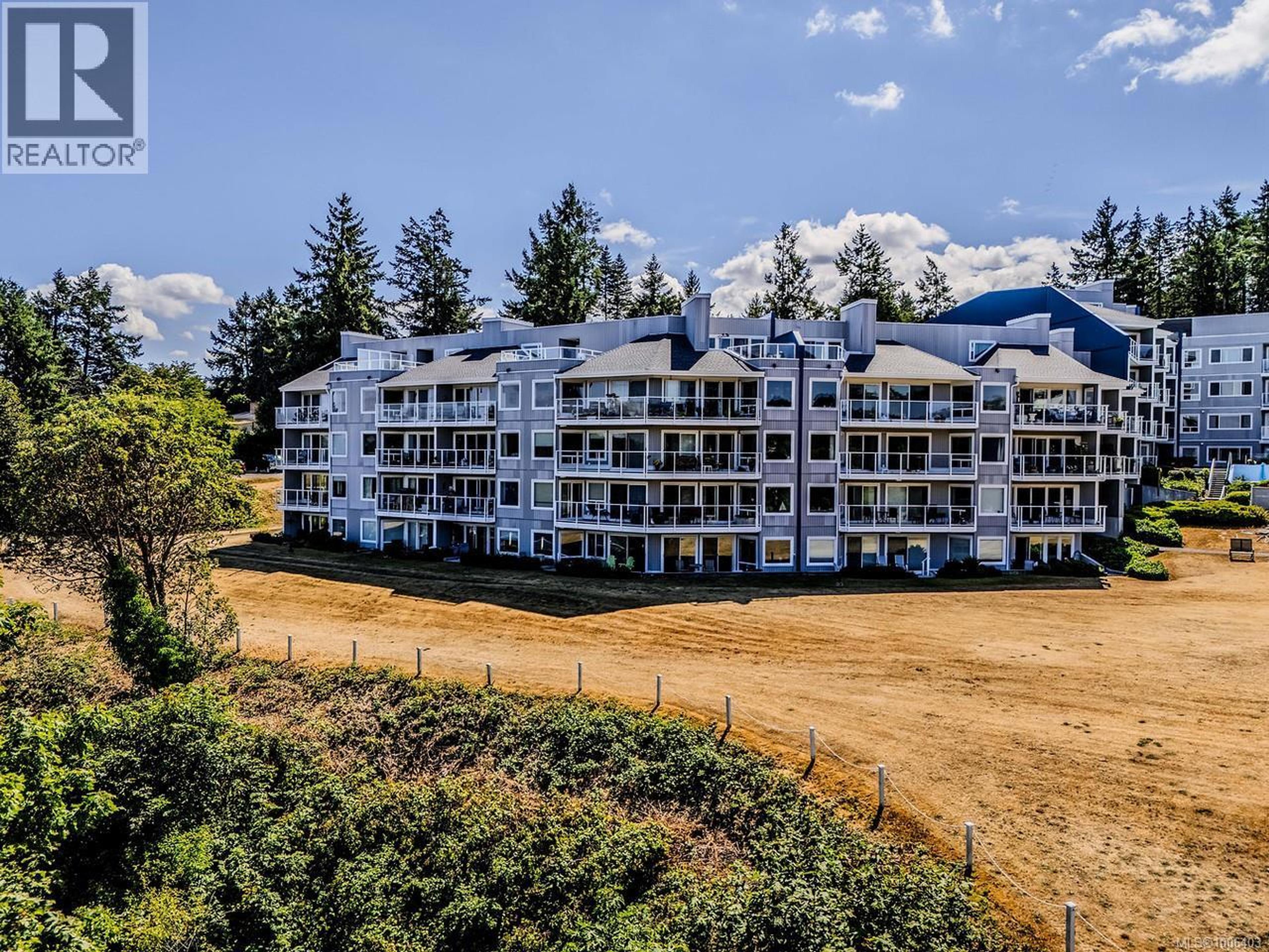 2560 Departure Bay Rd, Nanaimo - Exteriors - Full Complex View - Photo 3