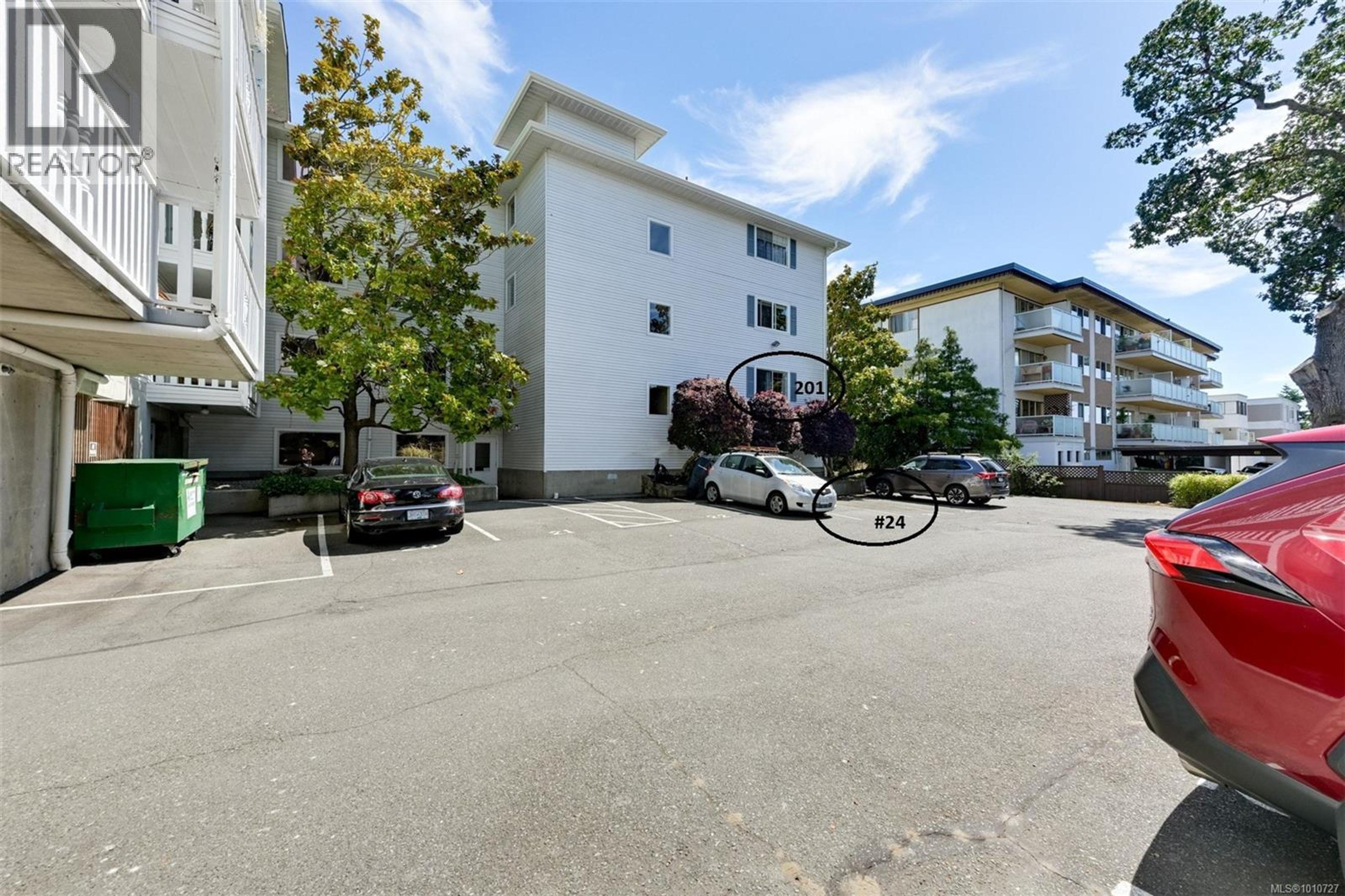 1060 LINDEN Ave, Victoria - Exteriors - Full Complex View, Marked/Pin - Photo 1