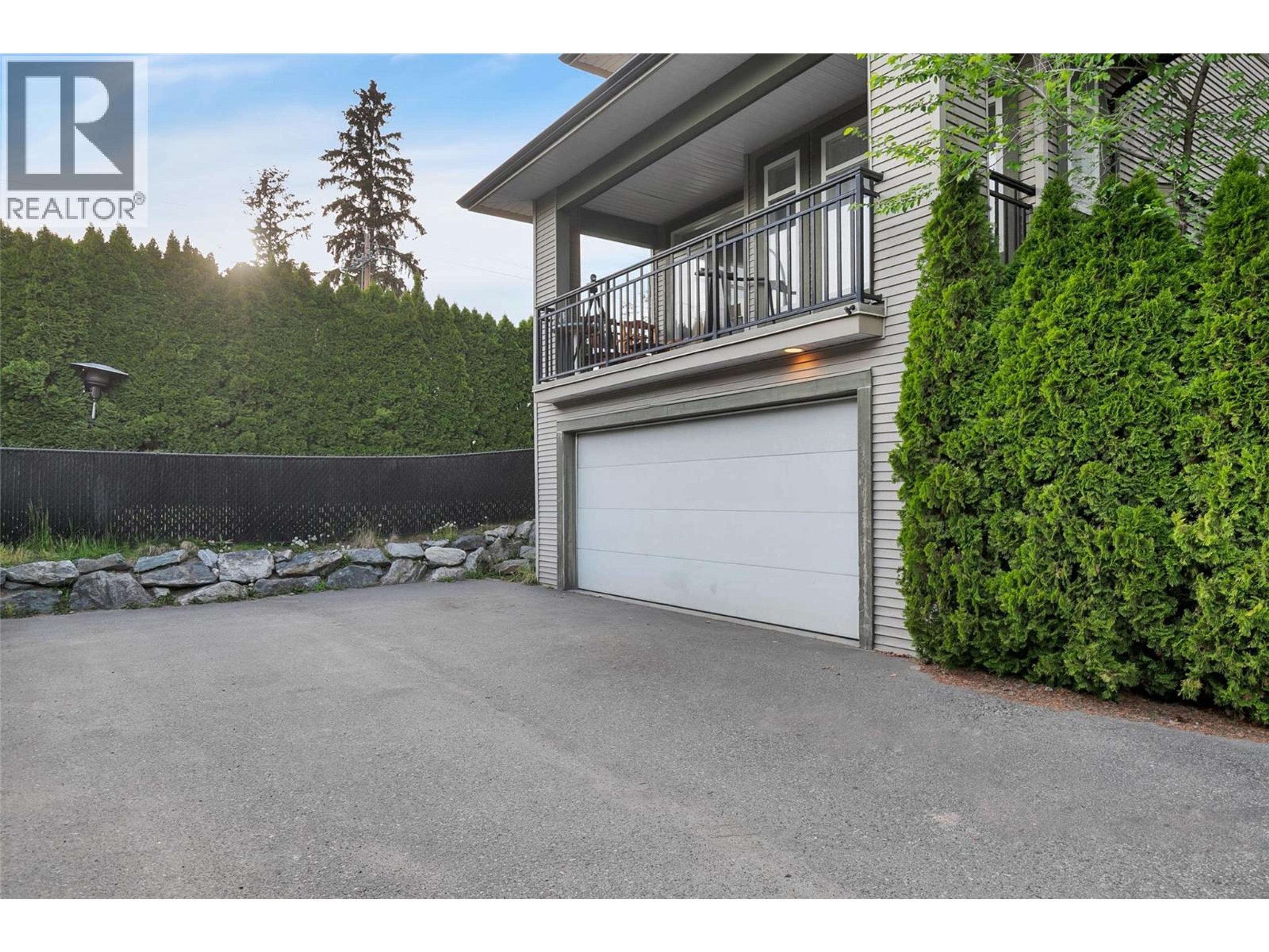 105 mccurdy Road E, Kelowna - Exteriors - Photo 2