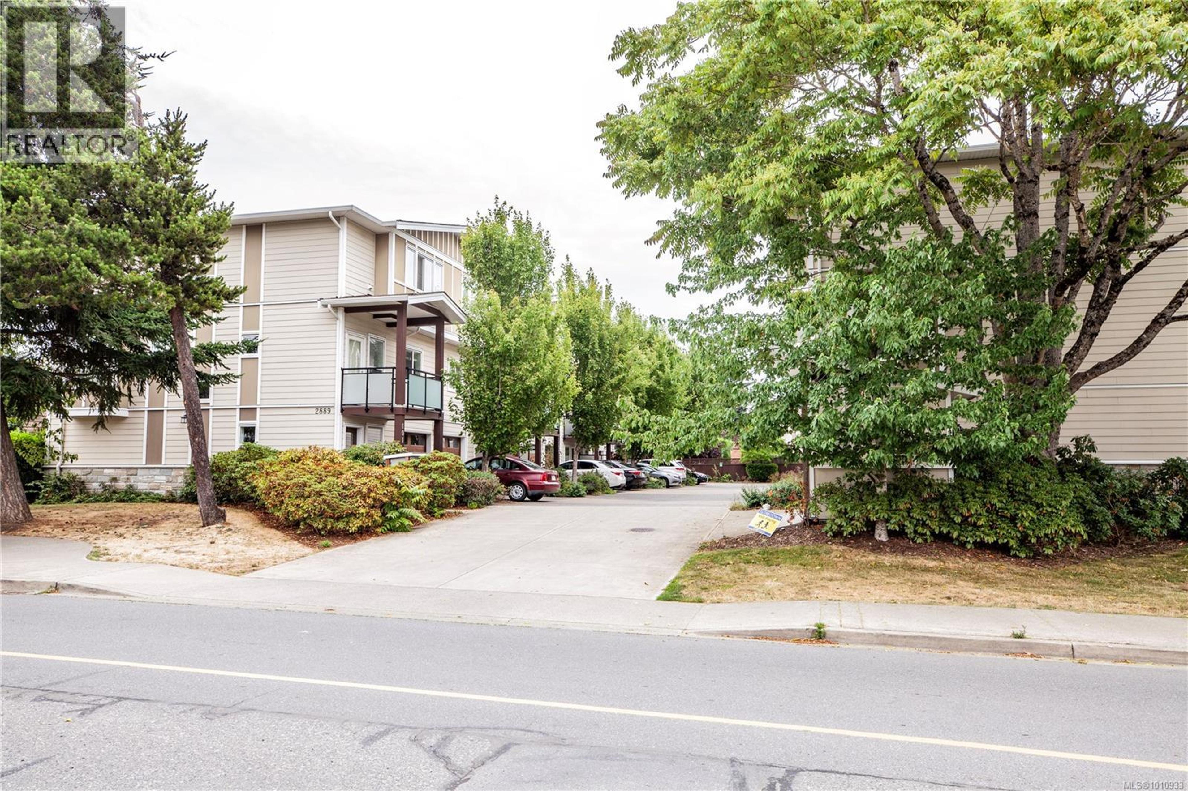 992 Dunford Ave, Langford - Exteriors - Full Complex View - Photo 4