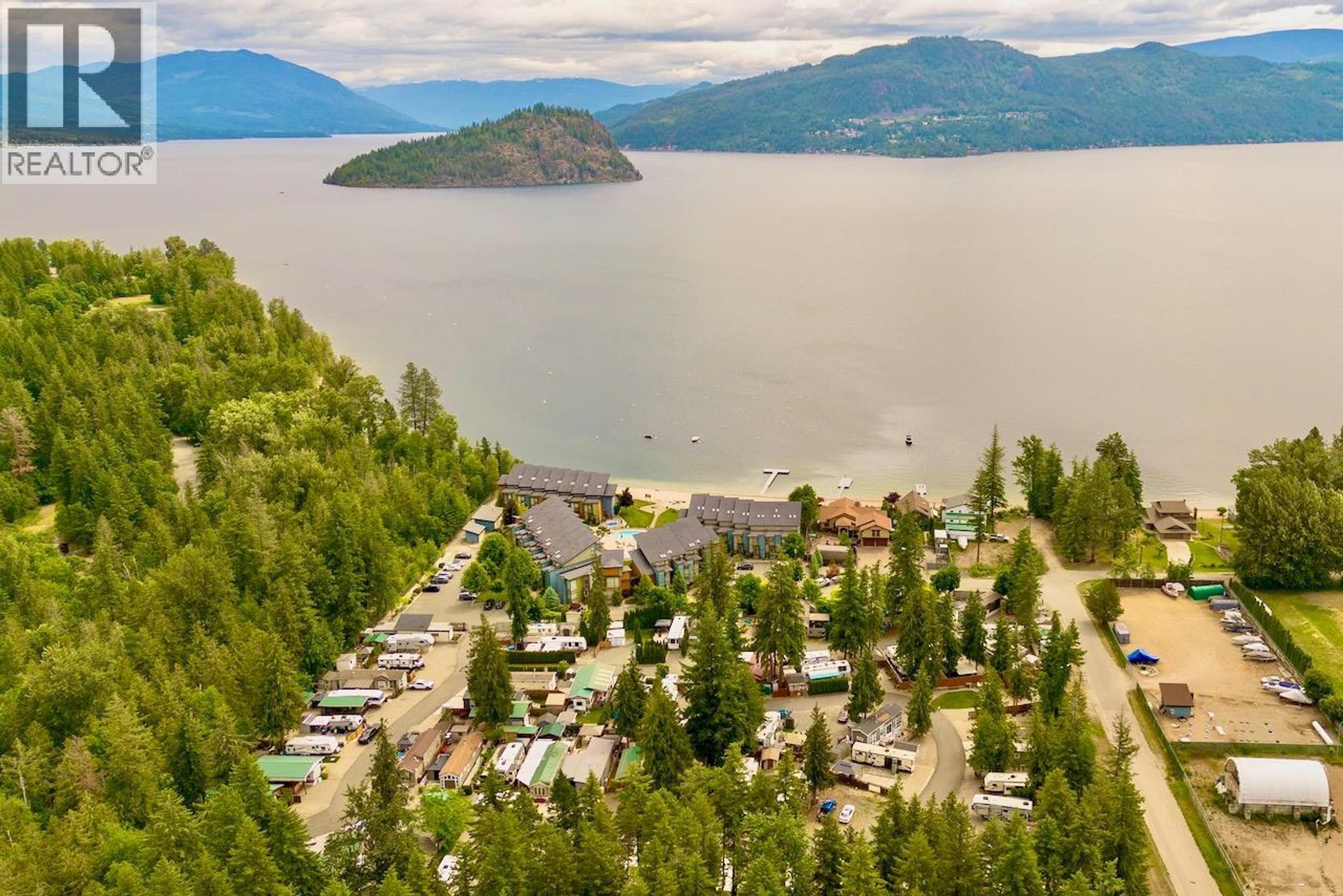 1131 Pine Grove Road, Scotch Creek - Exteriors - Full Complex View, Drone/Aerial View - Photo 4