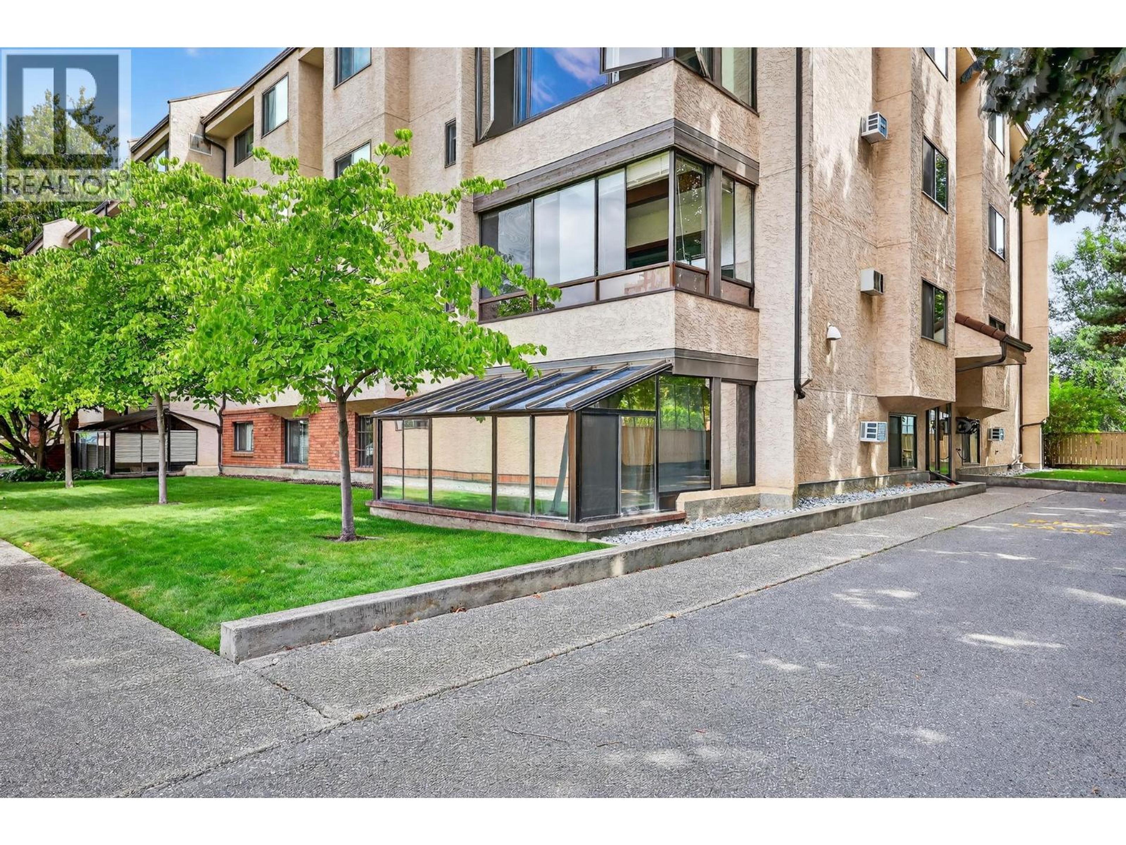 1229 Bernard Avenue, Kelowna - Exteriors - Photo 3