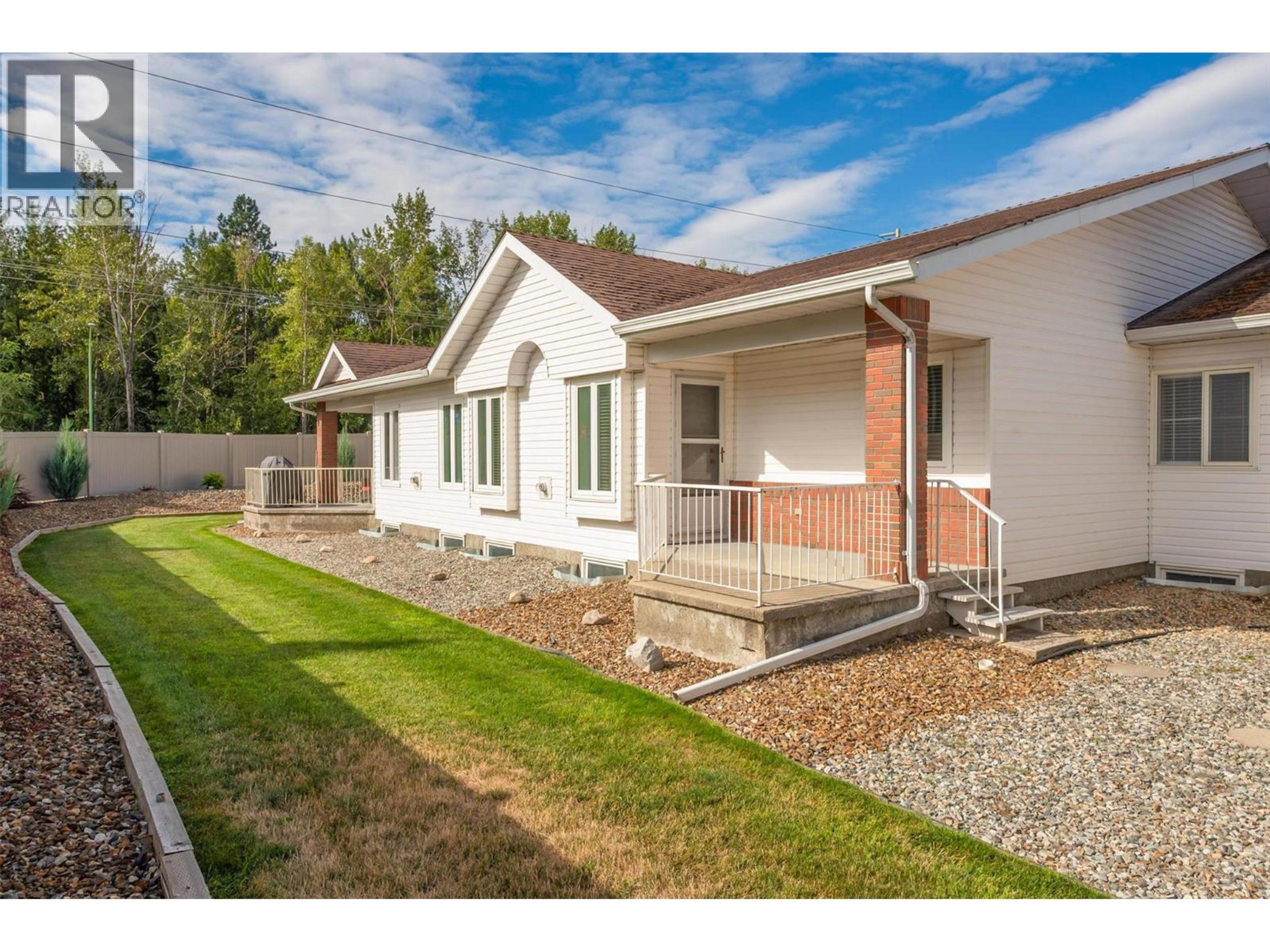 1885 Parkview Crescent, Kelowna - Exteriors - Photo 7