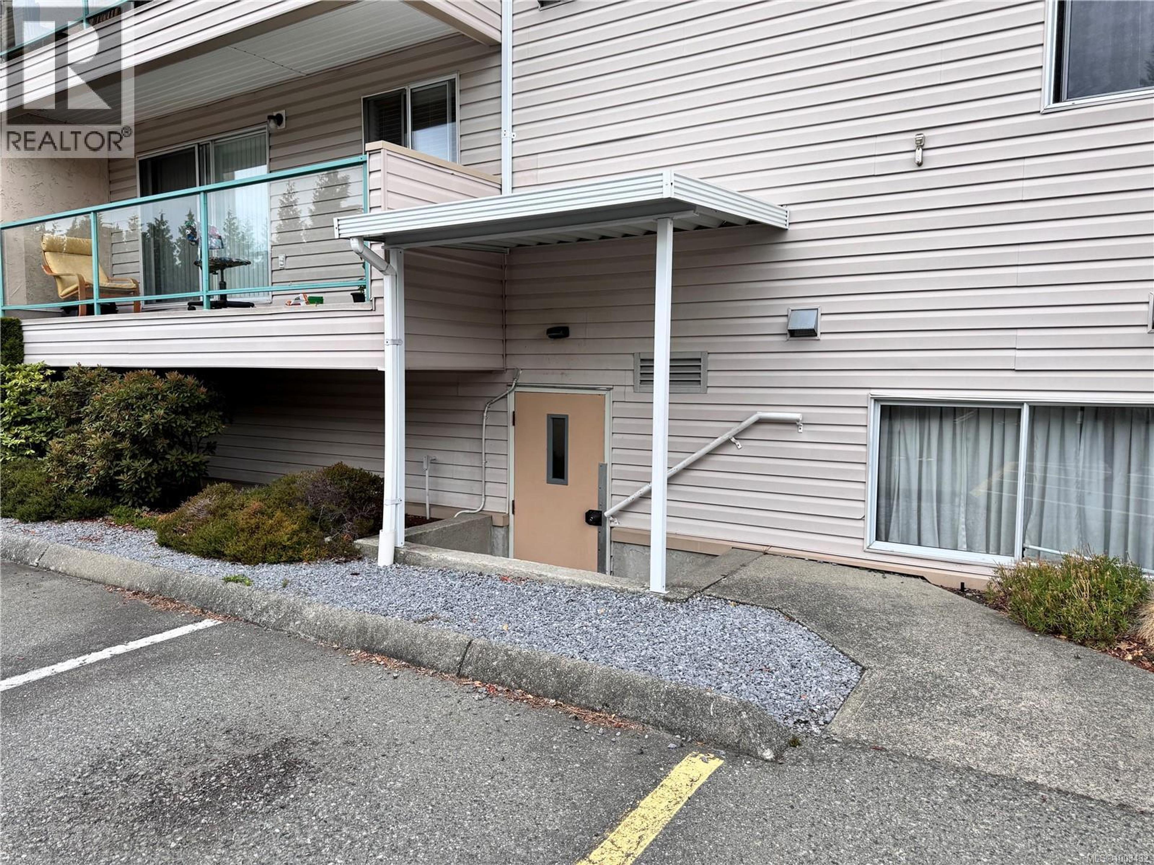 6715 Dover Rd, Nanaimo - Exteriors - Photo 2