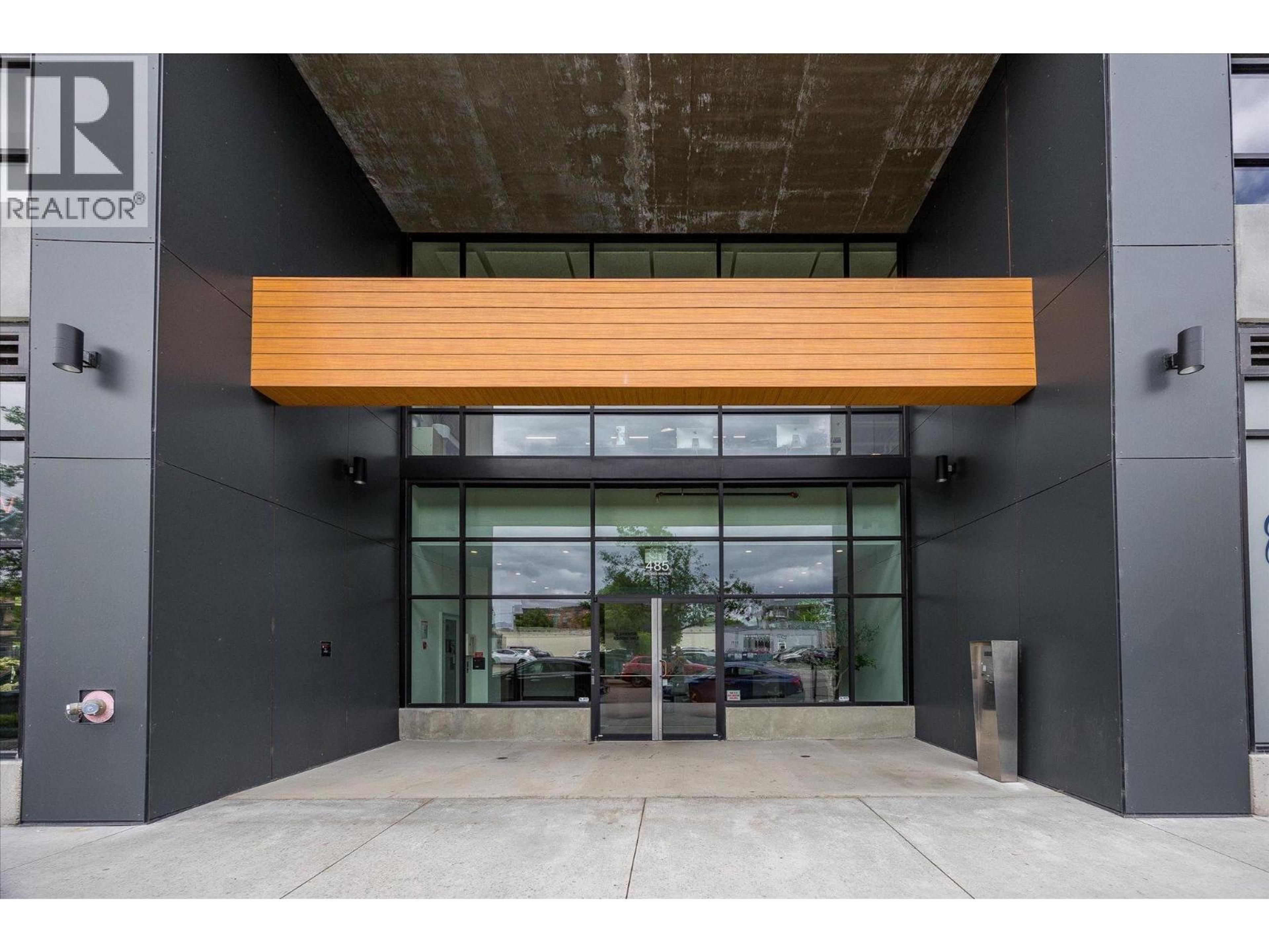 485 Groves Avenue, Kelowna - Exteriors - Photo 2