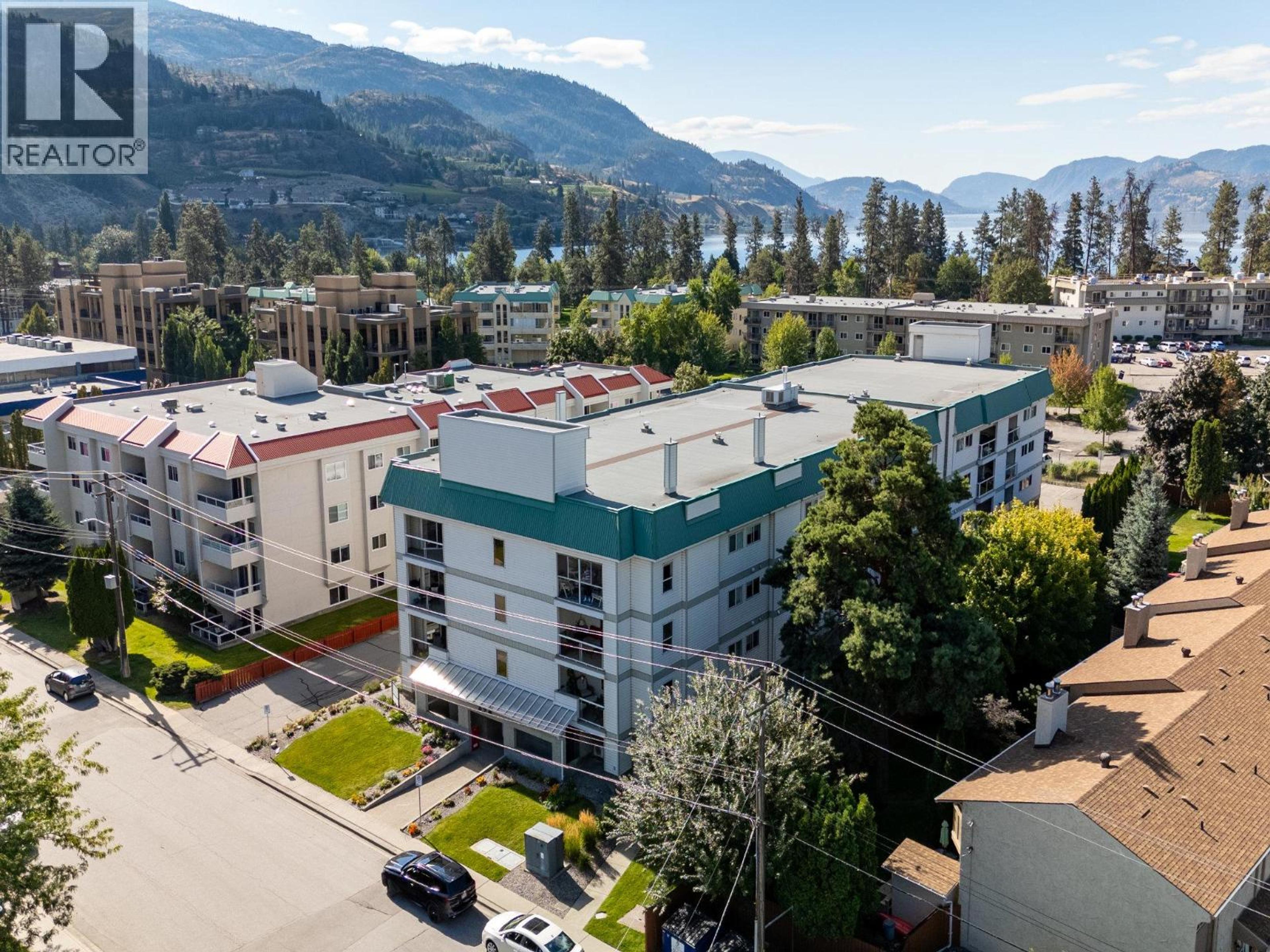 298 YORKTON Avenue, Penticton - Exteriors - Drone/Aerial View - Photo 6