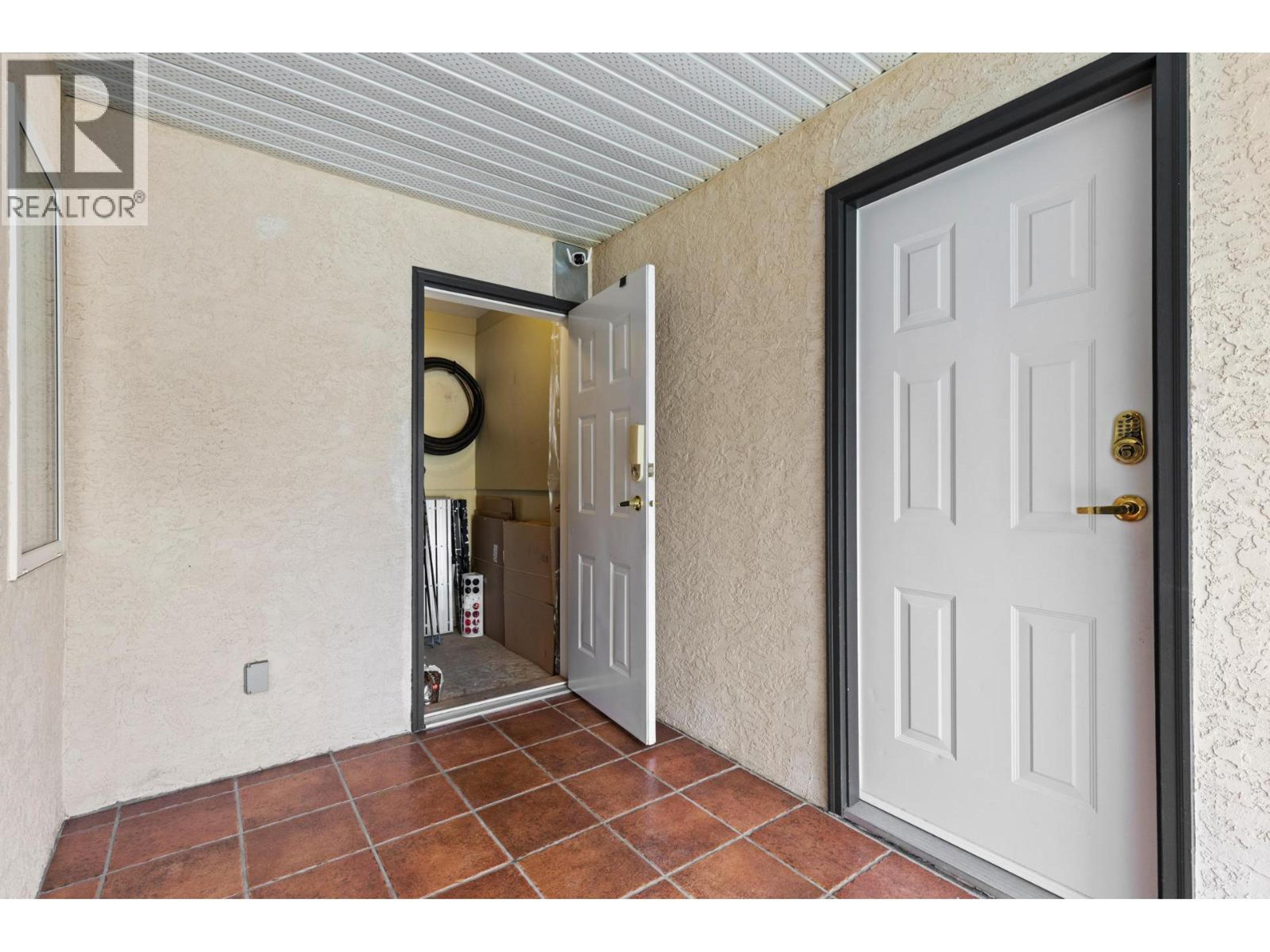 313 Whitman Road, Kelowna - Exteriors - Photo 3