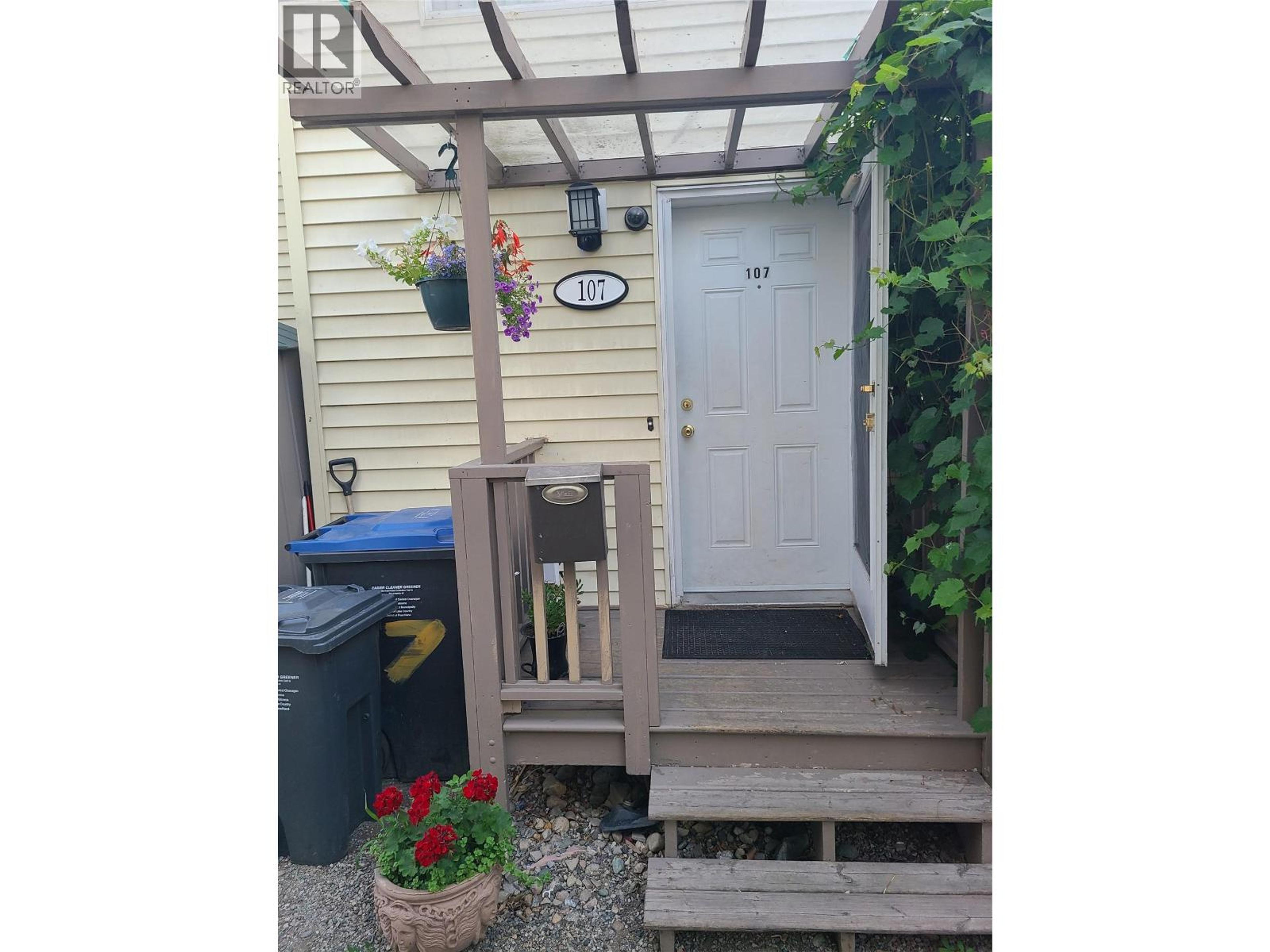 335 33 Highway E, Kelowna - Exteriors - Photo 1