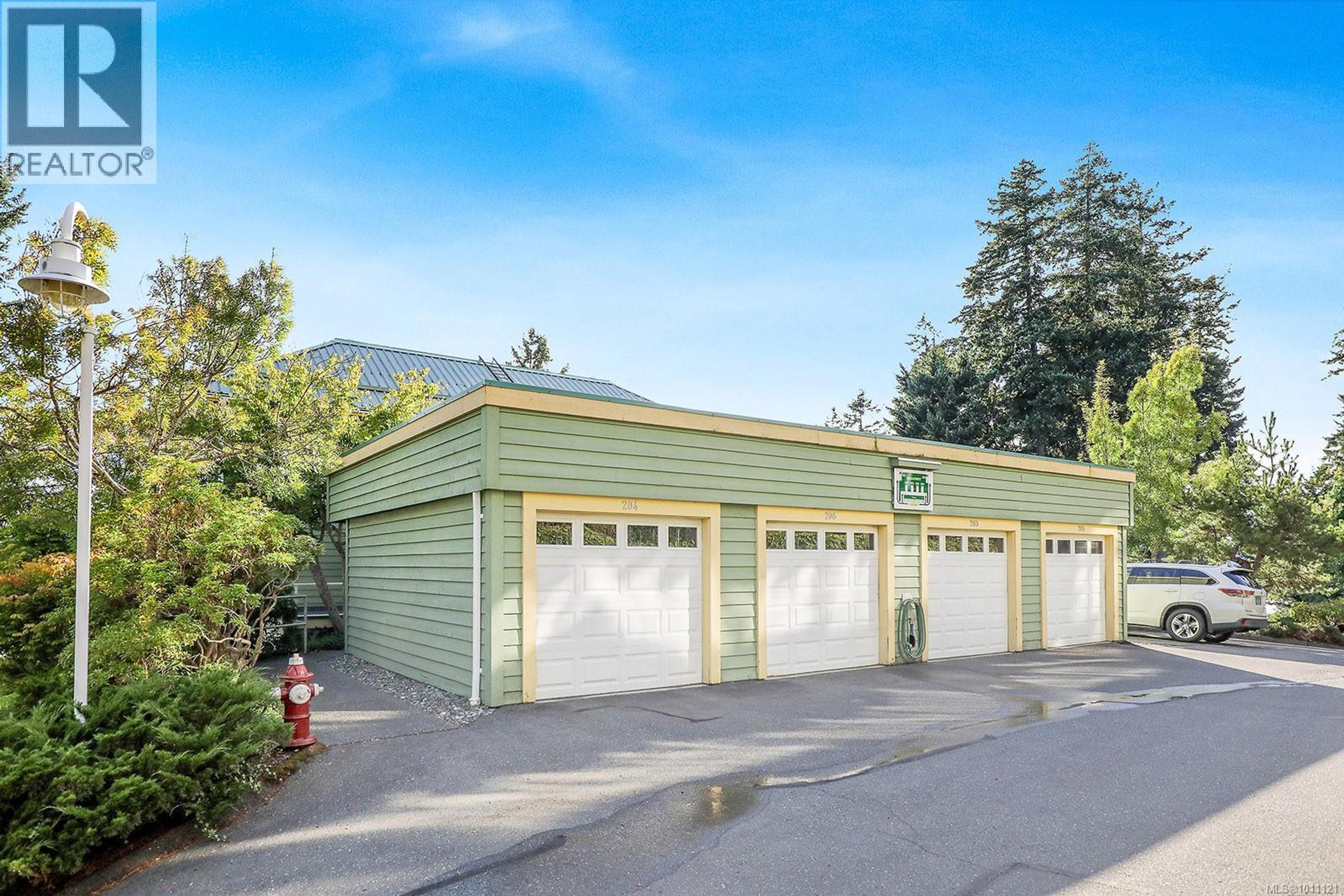 2275 Comox Ave, Comox - Exteriors - Photo 2