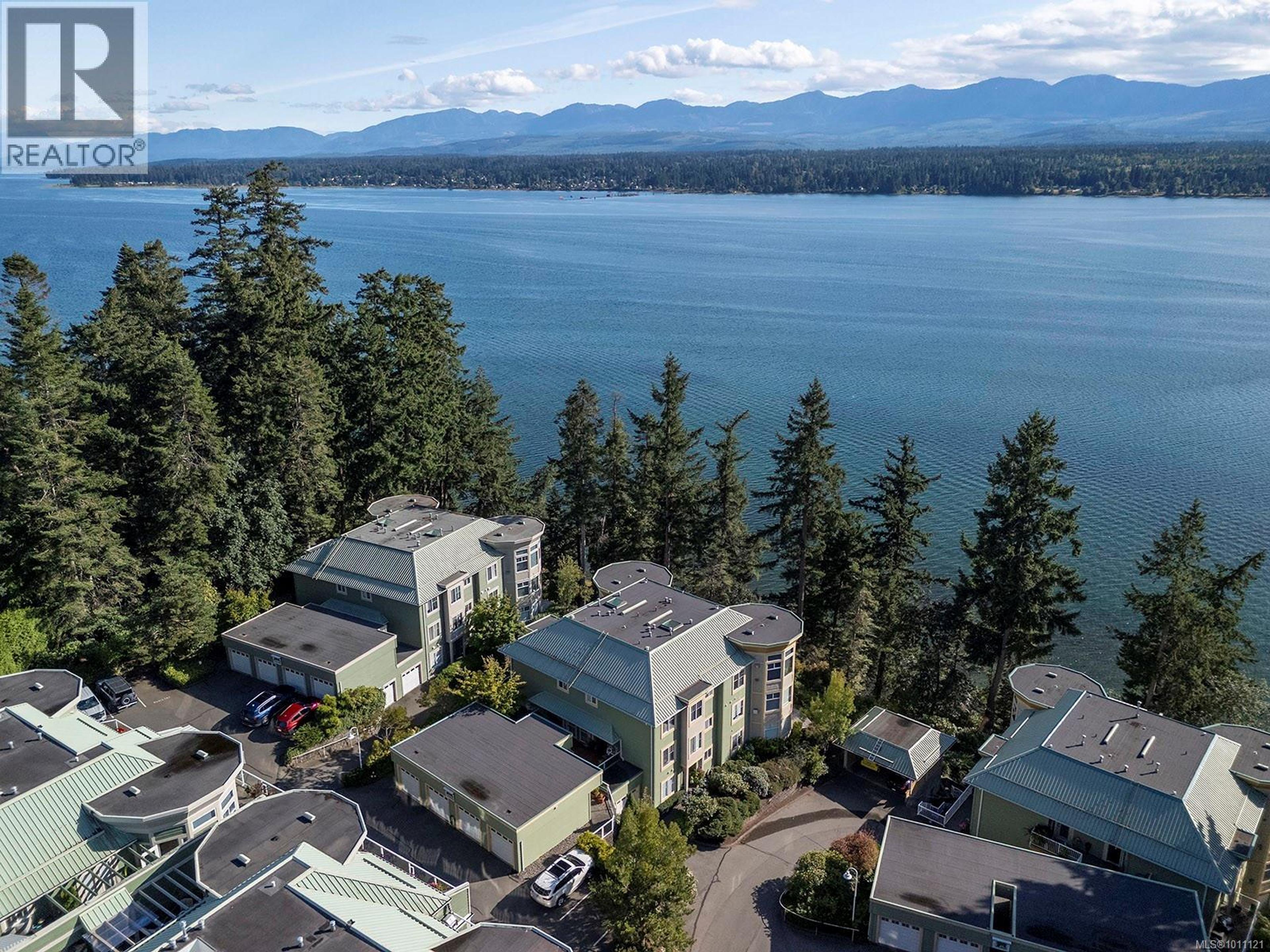 2275 Comox Ave, Comox - Exteriors - Full Complex View, Drone/Aerial View - Photo 4