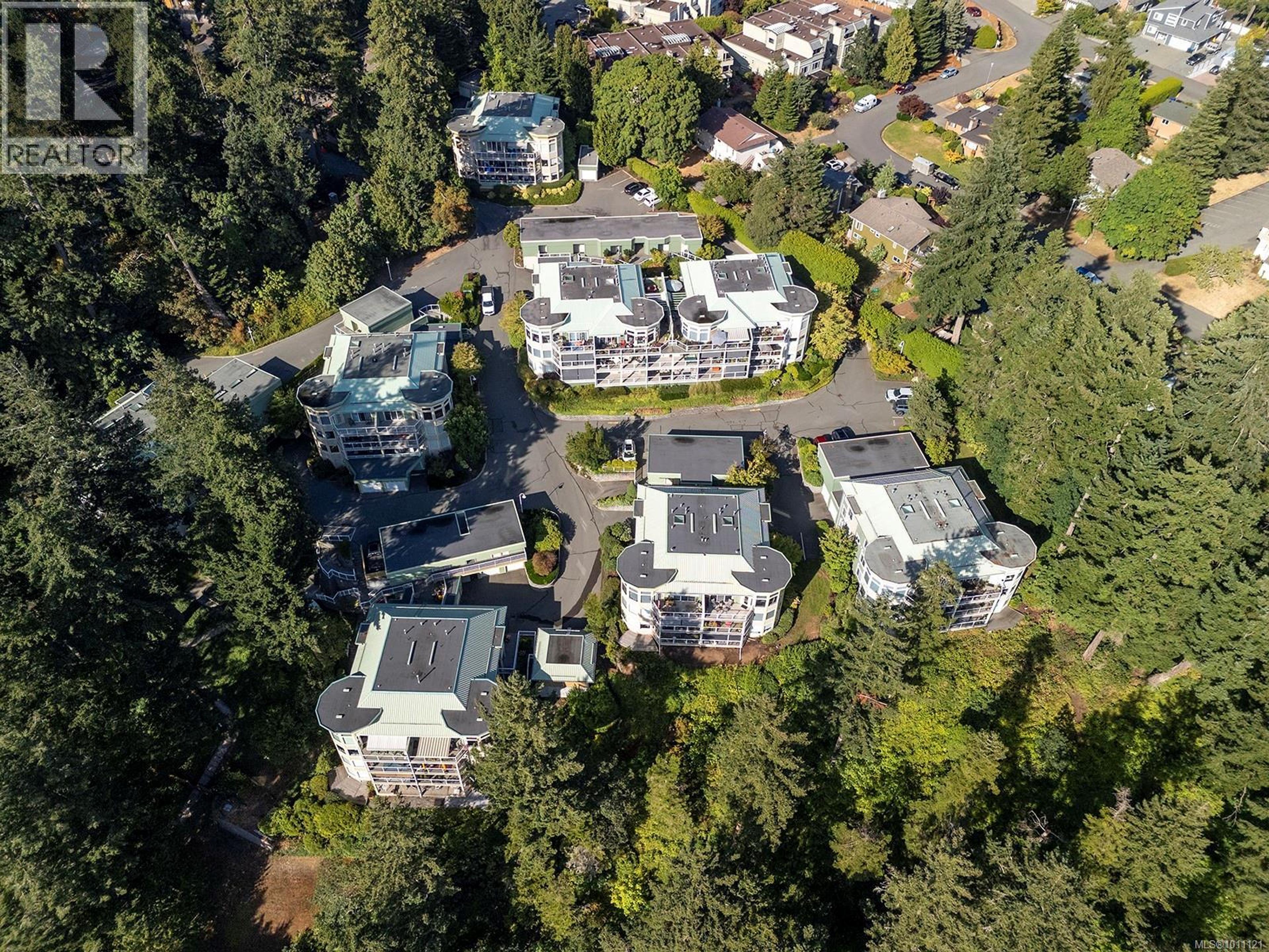 2275 Comox Ave, Comox - Exteriors - Full Complex View, Drone/Aerial View - Photo 5