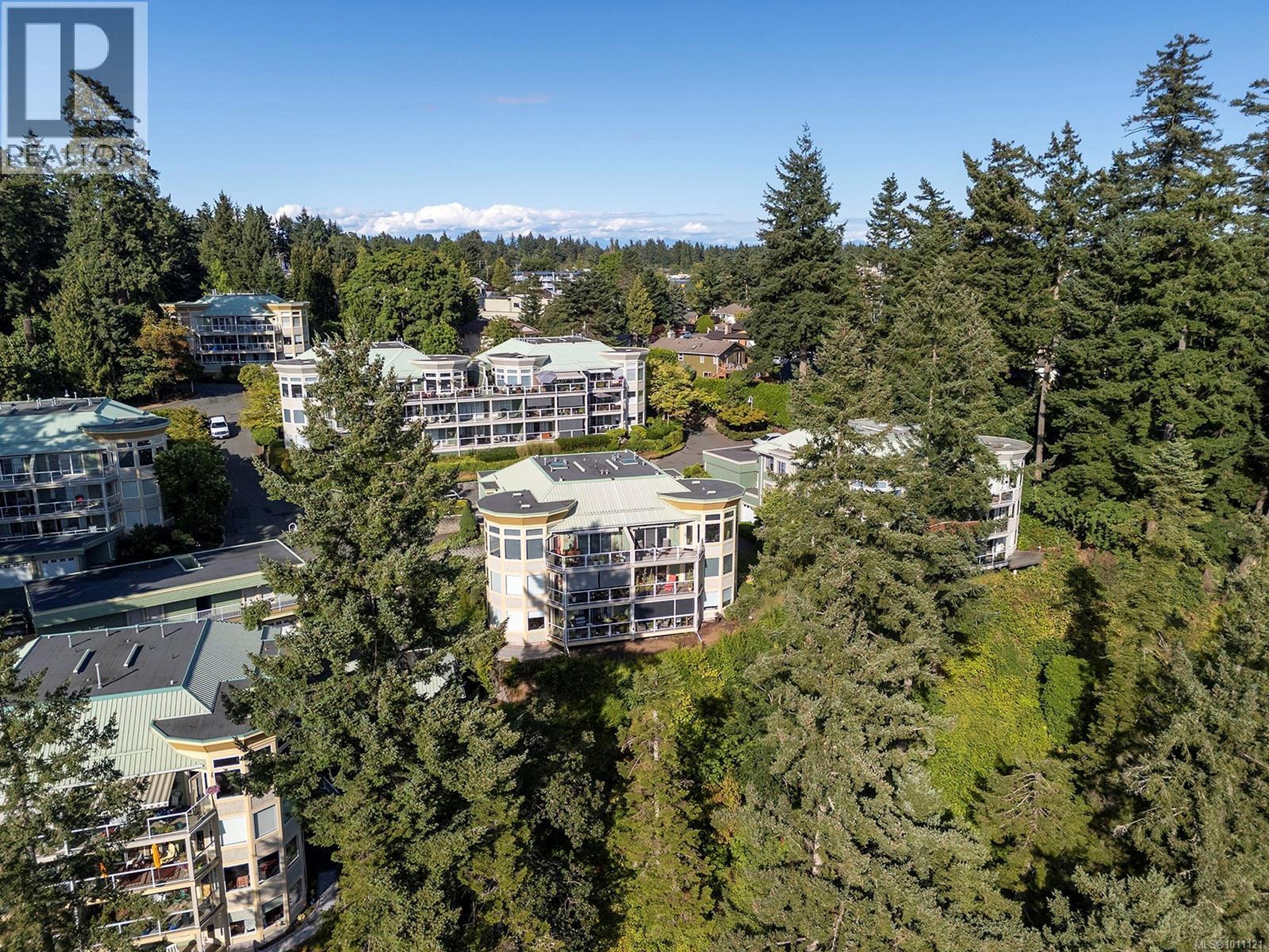 2275 Comox Ave, Comox - Exteriors - Full Complex View, Drone/Aerial View - Photo 6