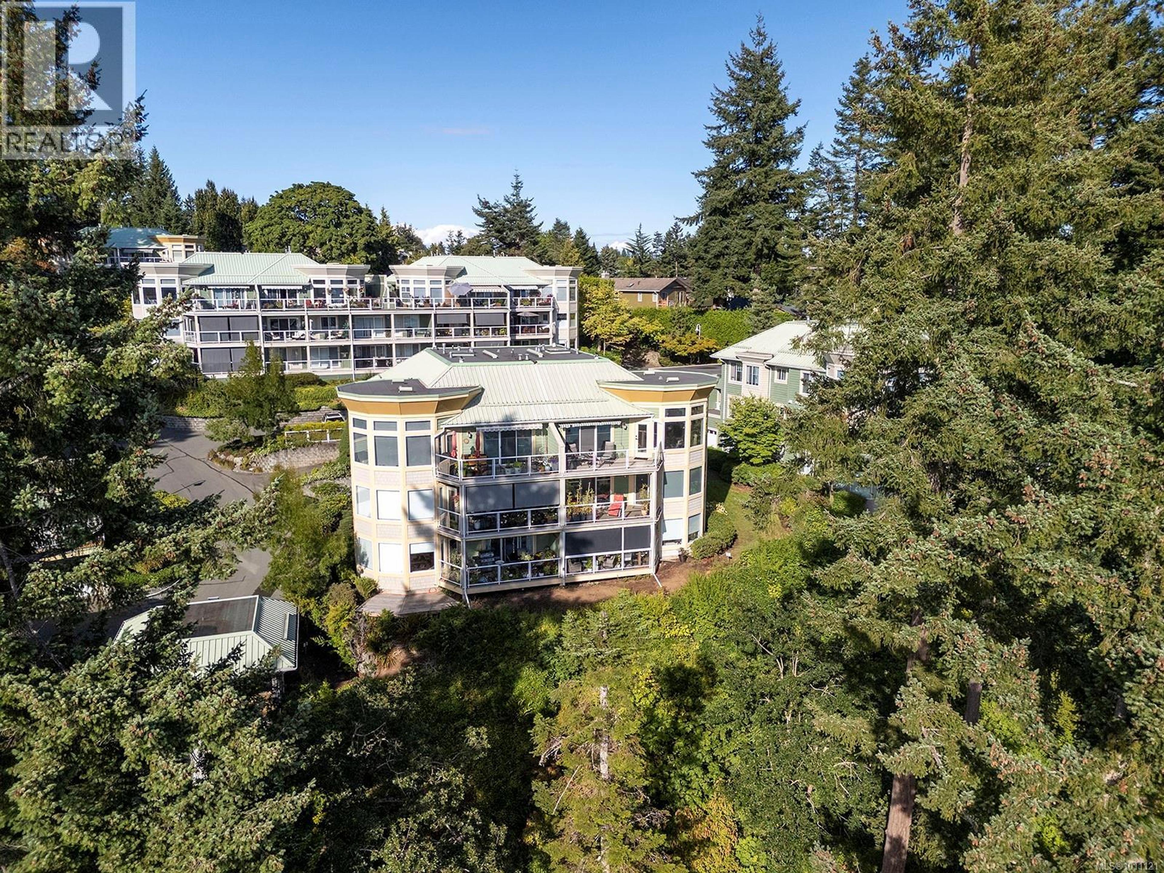 2275 Comox Ave, Comox - Exteriors - Full Complex View, Drone/Aerial View - Photo 7