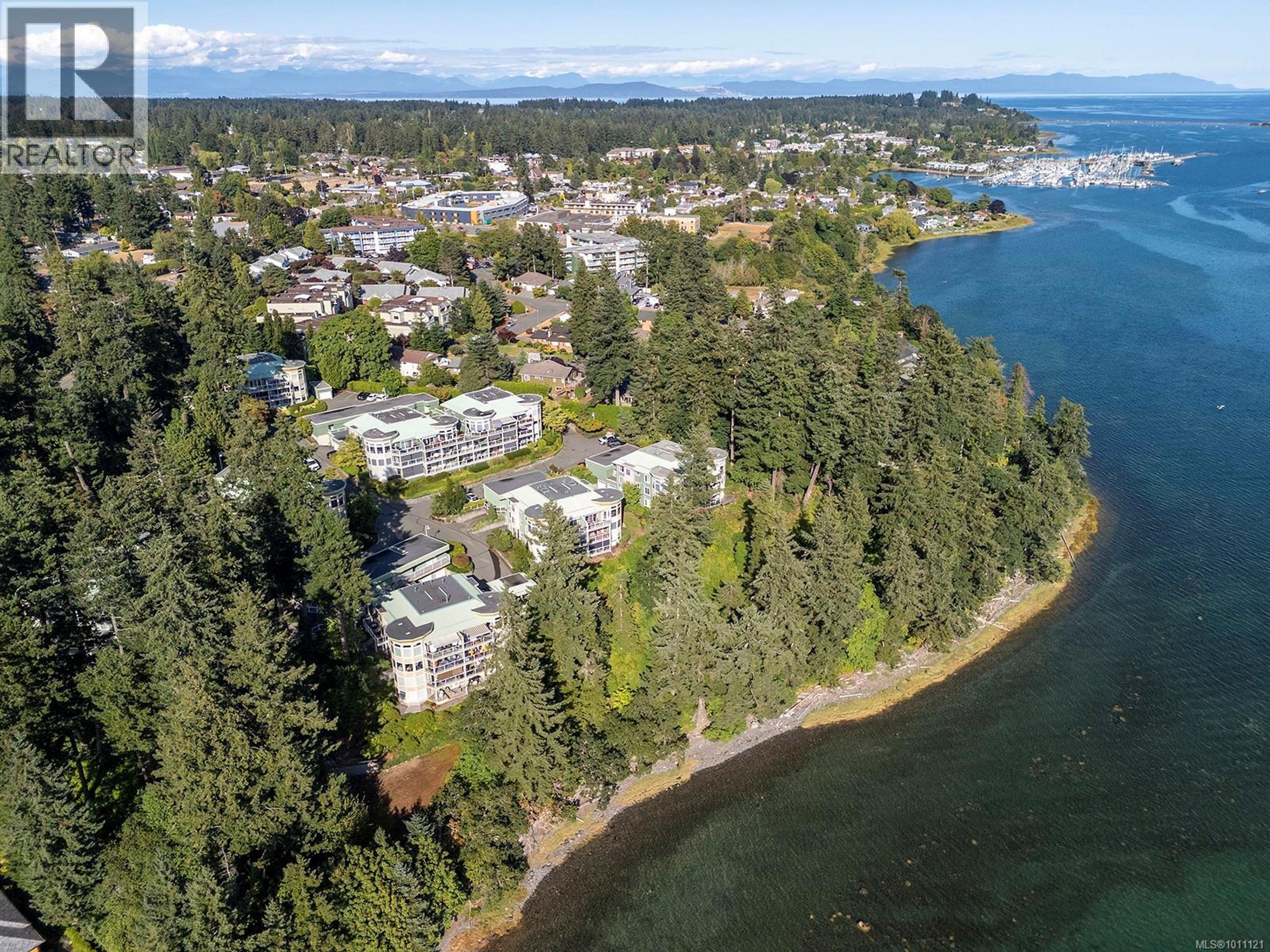 2275 Comox Ave, Comox - Exteriors - Full Complex View, Drone/Aerial View - Photo 8