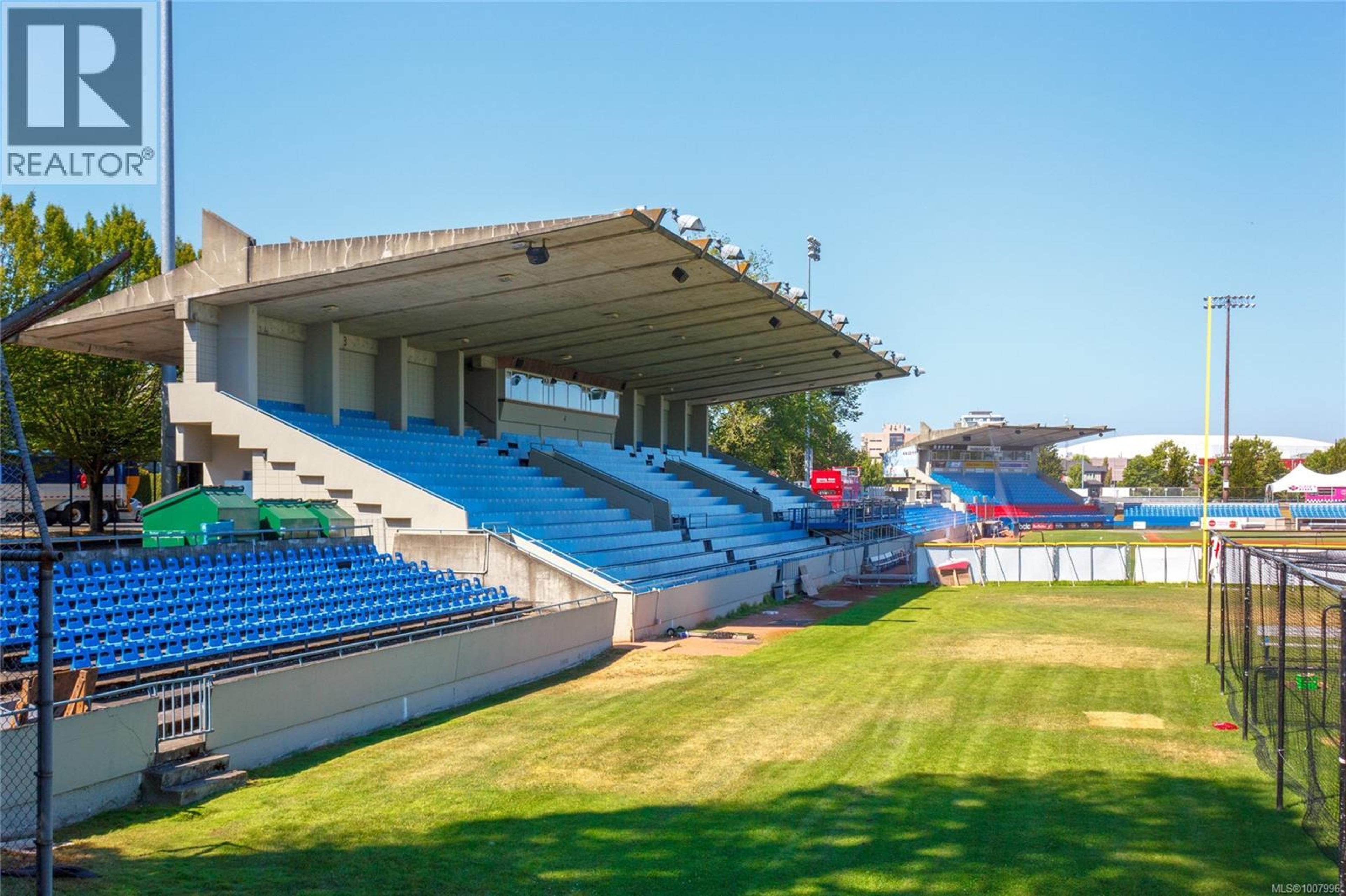 1028 Balmoral Rd, Victoria - Exteriors - Photo 6