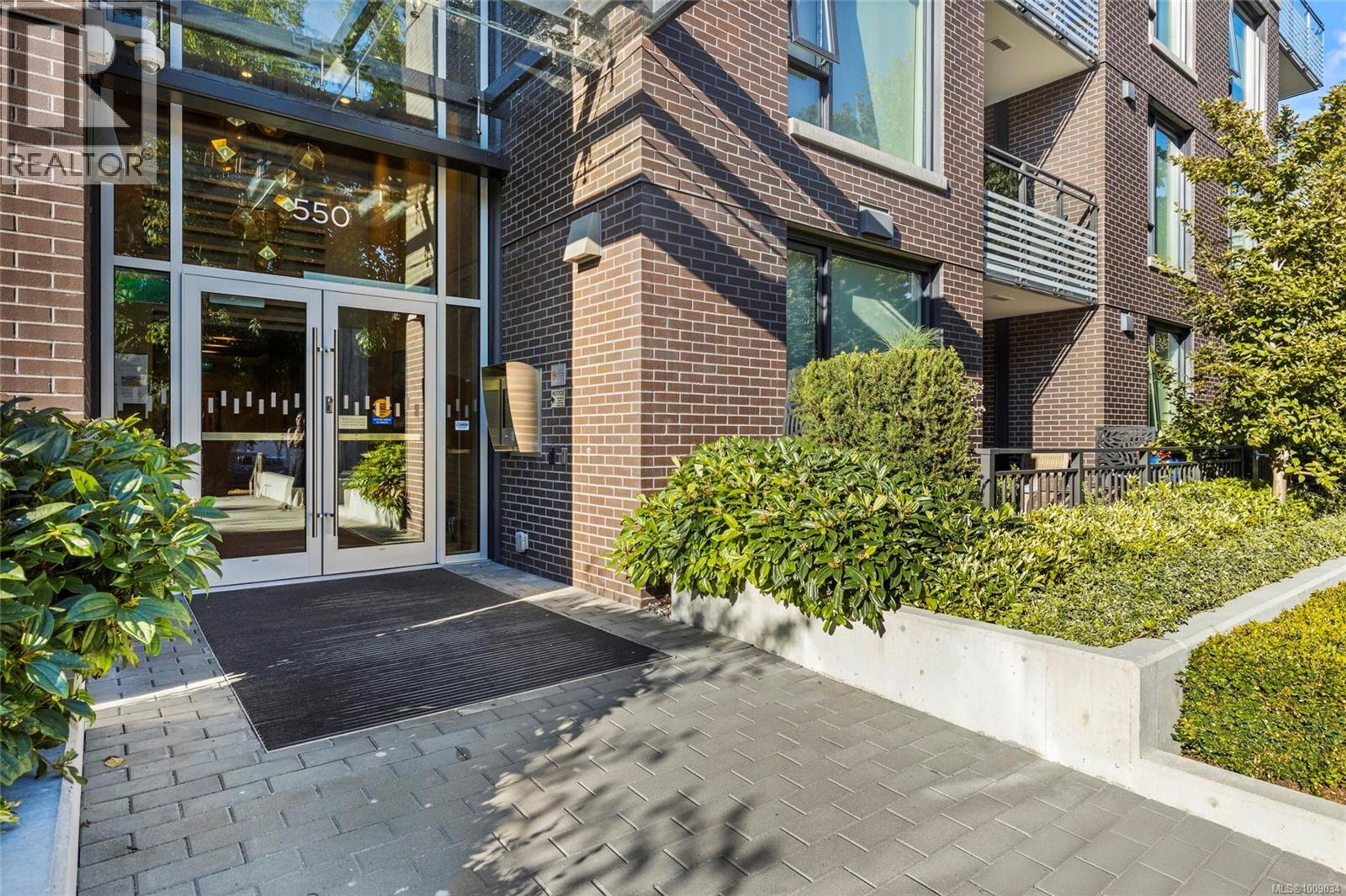 530 Michigan St, Victoria - Exteriors - Photo 2