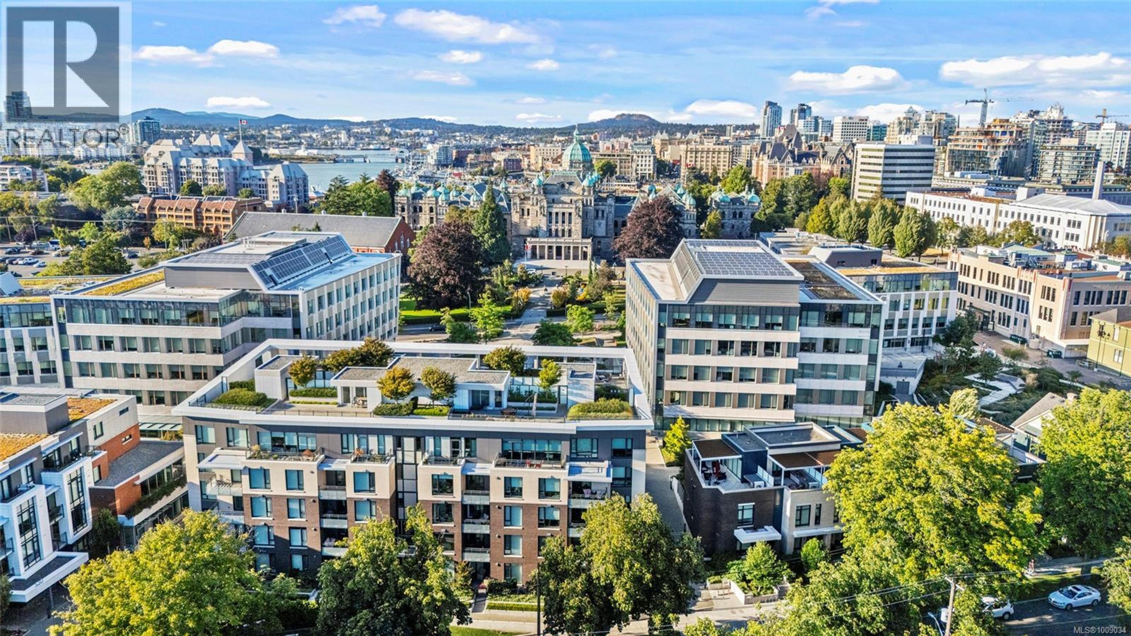 530 Michigan St, Victoria - Exteriors - Full Complex View, Drone/Aerial View - Photo 3