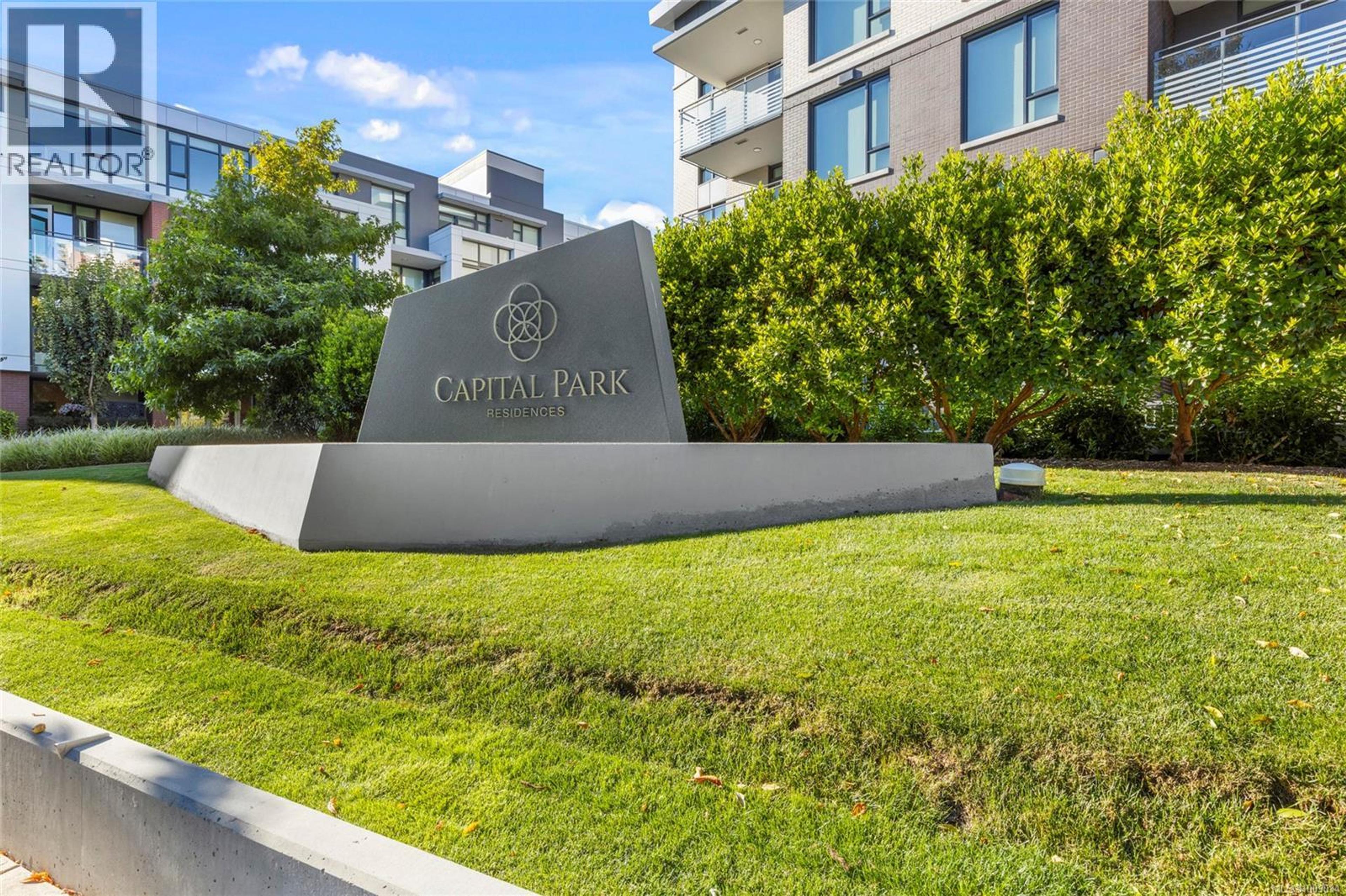 530 Michigan St, Victoria - Exteriors - Full Complex View - Photo 5