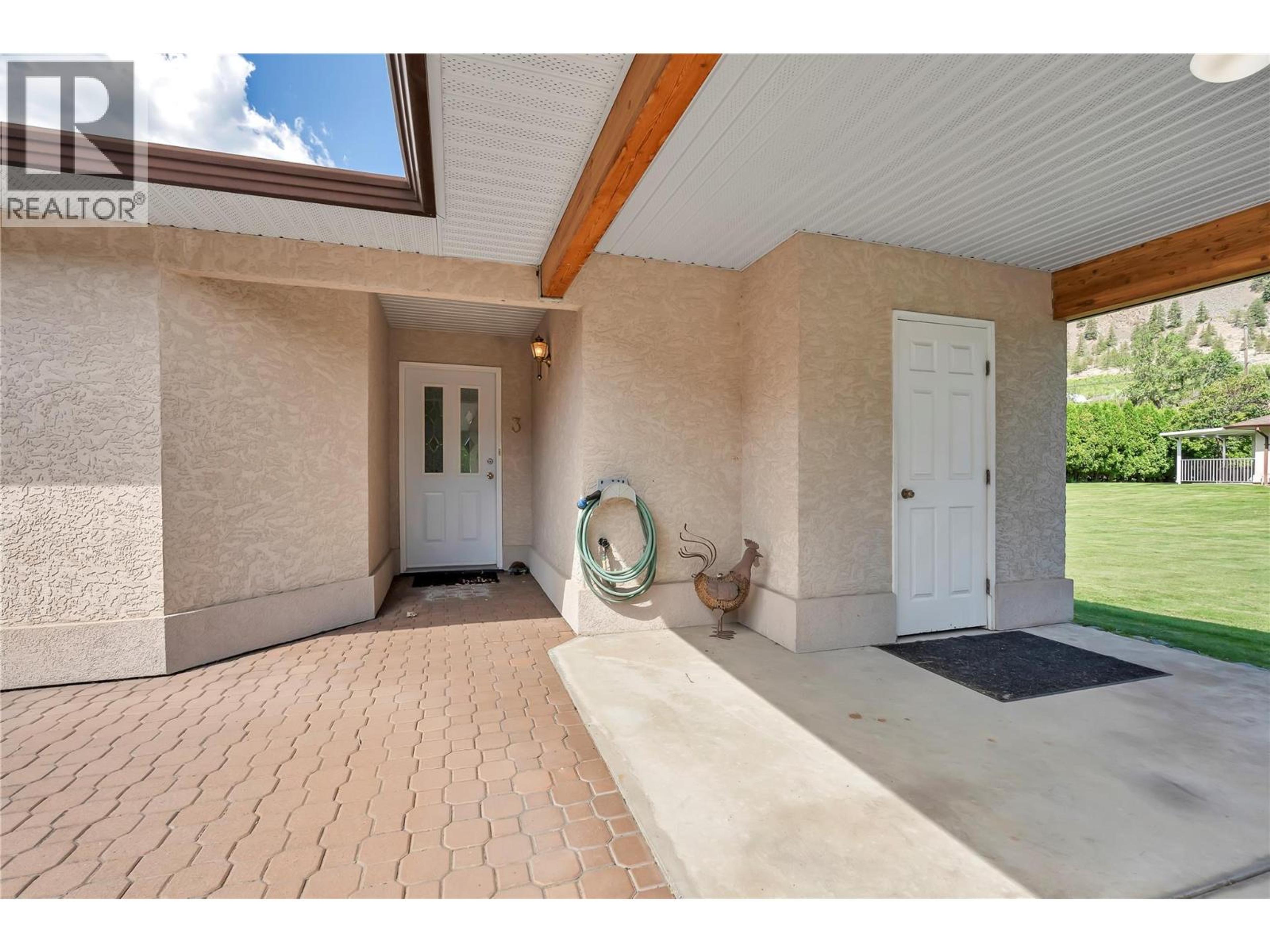 3038 Orchard Drive, Keremeos - Exteriors - Photo 2